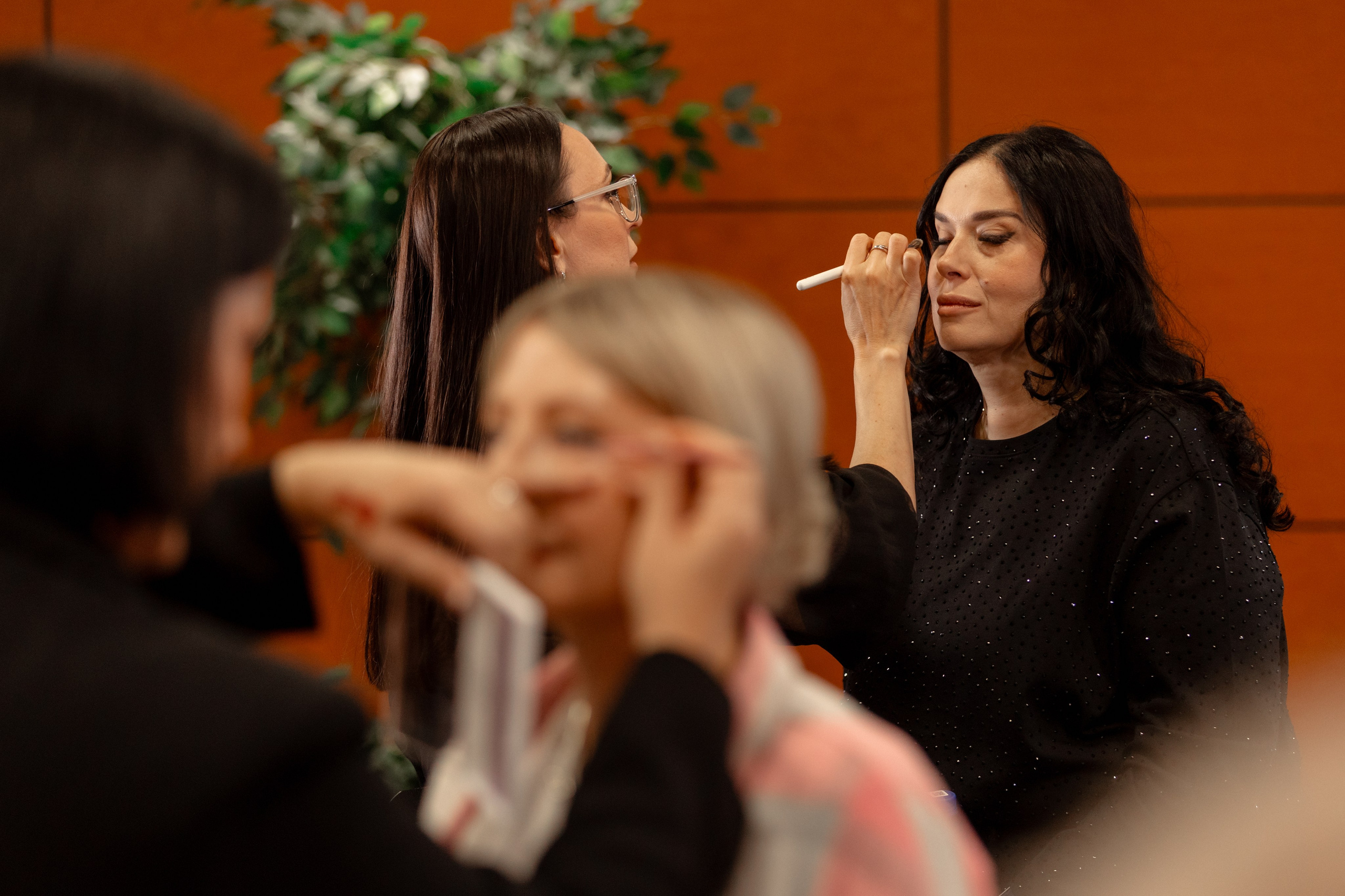 Backstage makeup. Благотворительный конкурс «Голос еще краше». 2025. Фотограф в Ростов-на-Дону Виктория Савчук