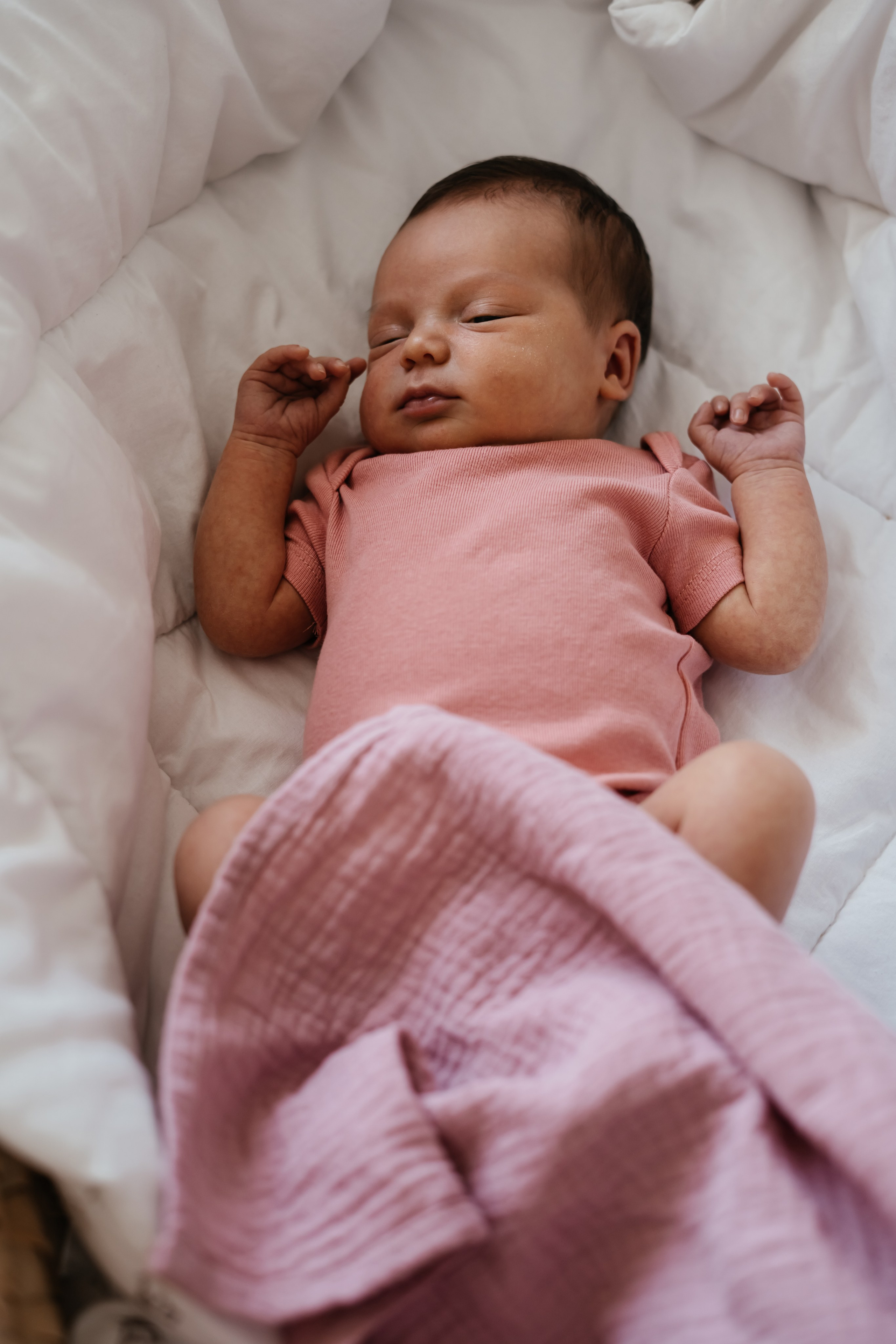 Первые дни Аси дома. Семейный фотограф в Томске Зарина Азизбаева