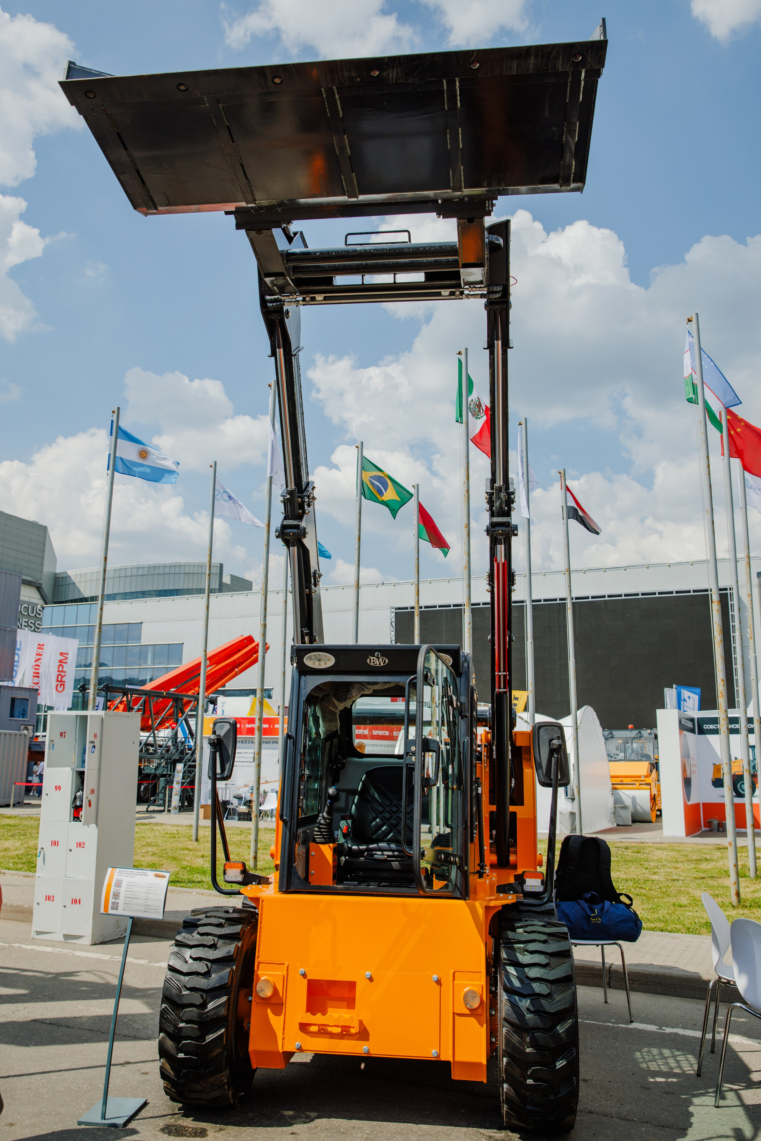 Выставка Спец. Техники. Фотограф Москва Шептаев Артём