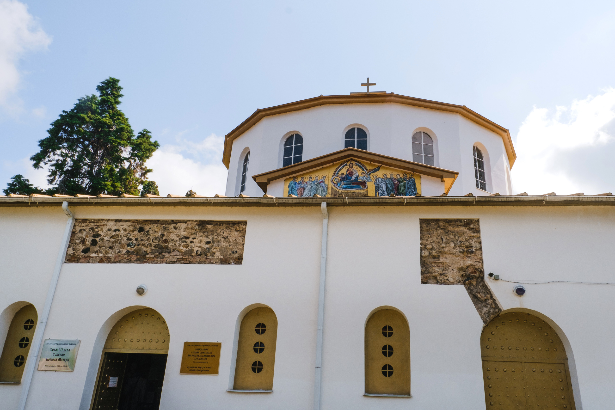 Драндский собор в Абхазии. Фотограф на крещение. Свадебный фотограф в Абхазии, Сухум, Гагра, Сочи