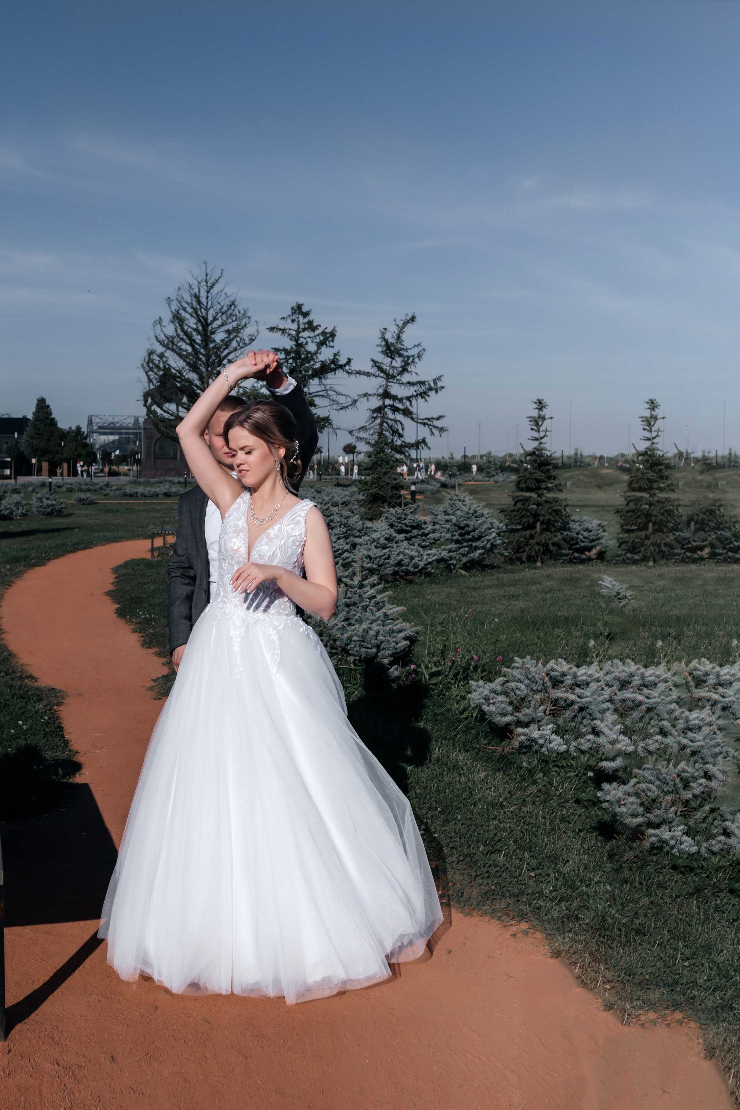 Свадебная прогулка двоих на Стрелке и в автозаводском Парке. И в фотостудии СОЛЬ в Автозаводском районе. Свадебный фотограф и фотограф Love-Store в Нижнем Новгороде Анастасия