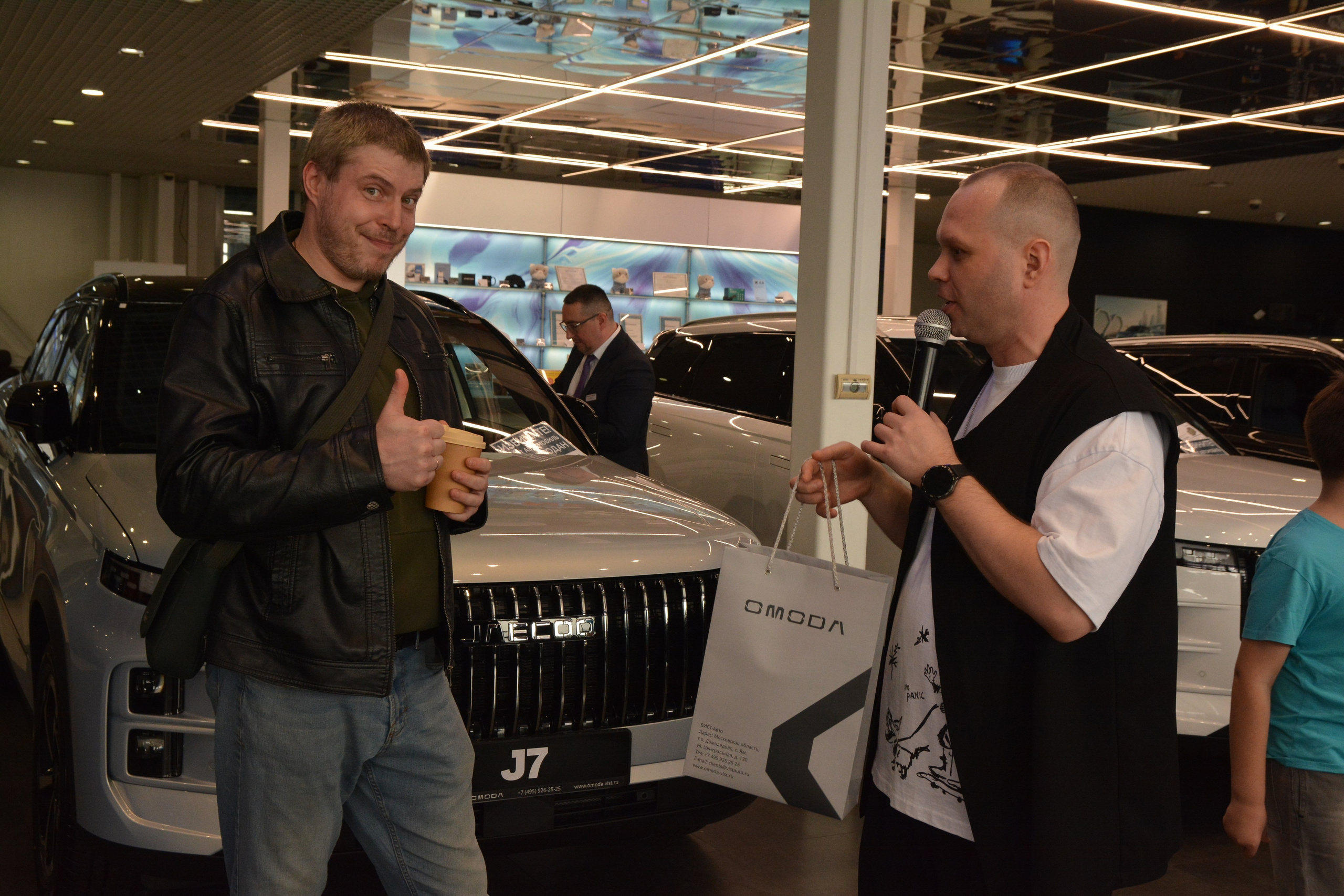 Презентация Omoda / Jaecoo. F/8 and be there — оказаться в нужном месте и поймать момент