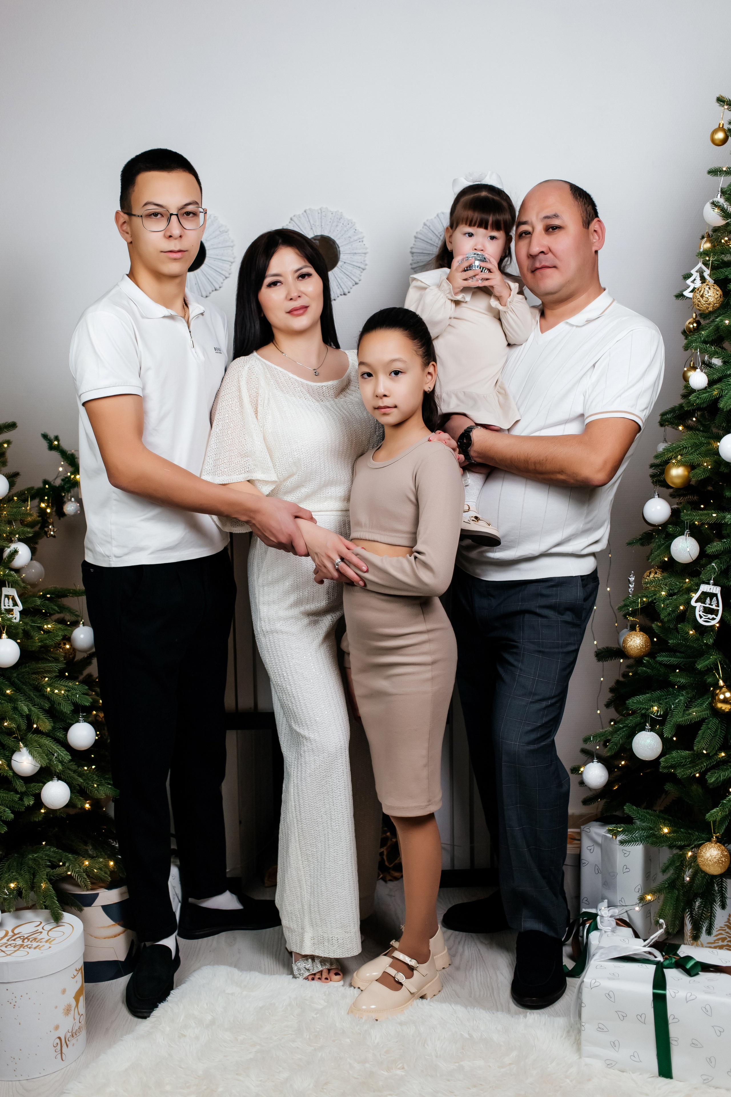 Альмира семейный новый год. Женский фотограф в Оренбурге Ирина Заводчикова