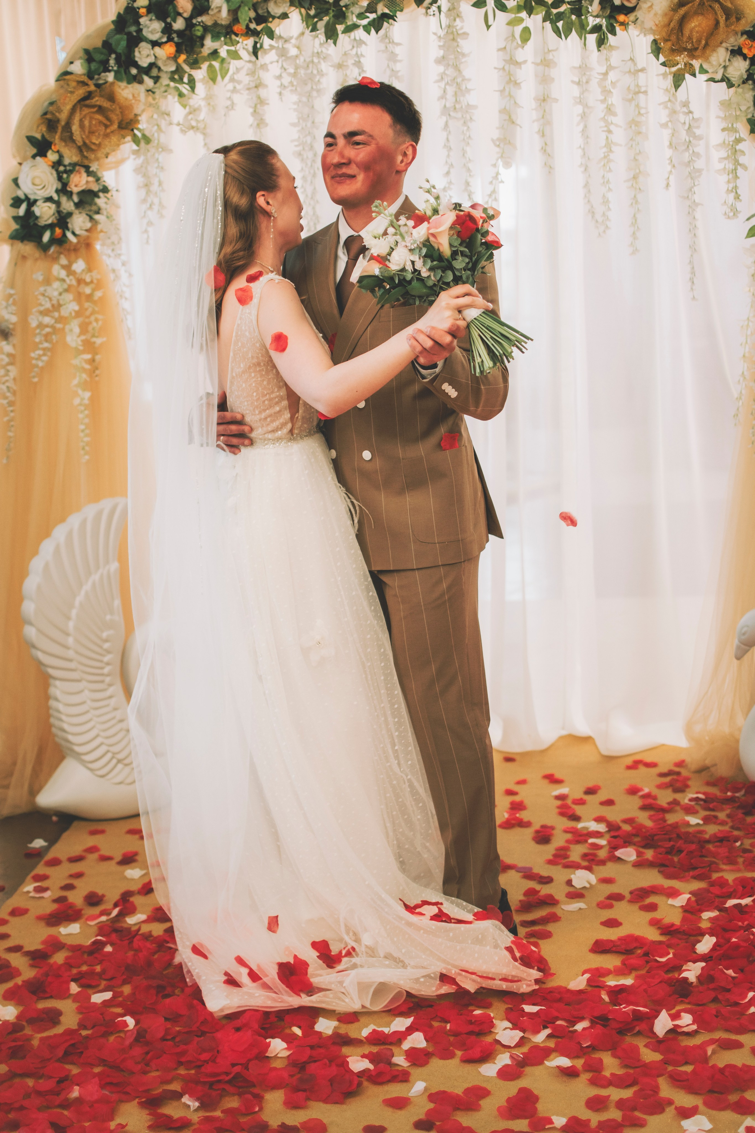 Альберт и Анастасия (Студийная фотосессия, роспись в ДК Нефтяник + фотосессия с гостями). Семейный и свадебный фотограф Губкинский и Ставрополь