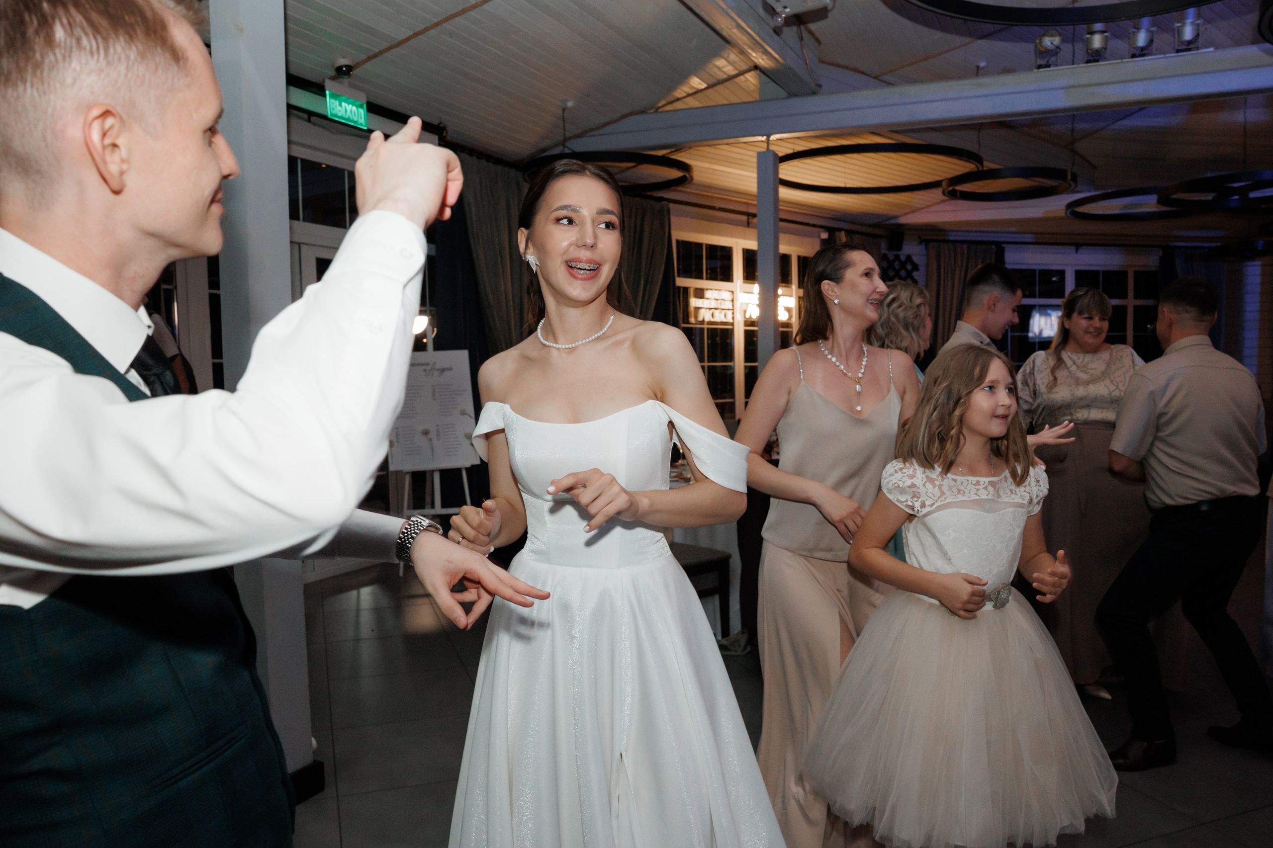 Регистрация в отеле Fish Point, ЗАГС Бутово, прогулка в Остафьево. Свадебный и репортажный фотограф (Москва, Королев и другие)