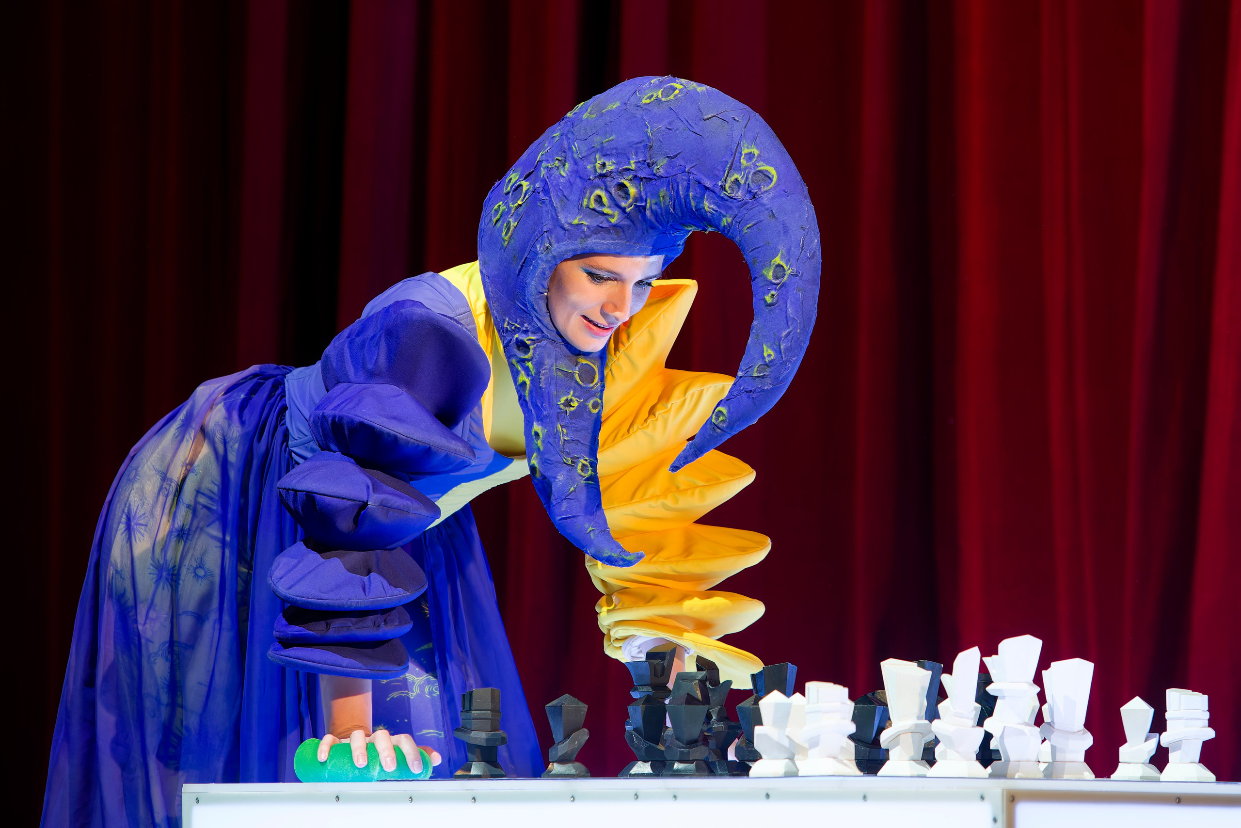 Спектакль «Любовь к трем апельсинам». Кутузов Евгений Фотограф в Южно-Сахалинске