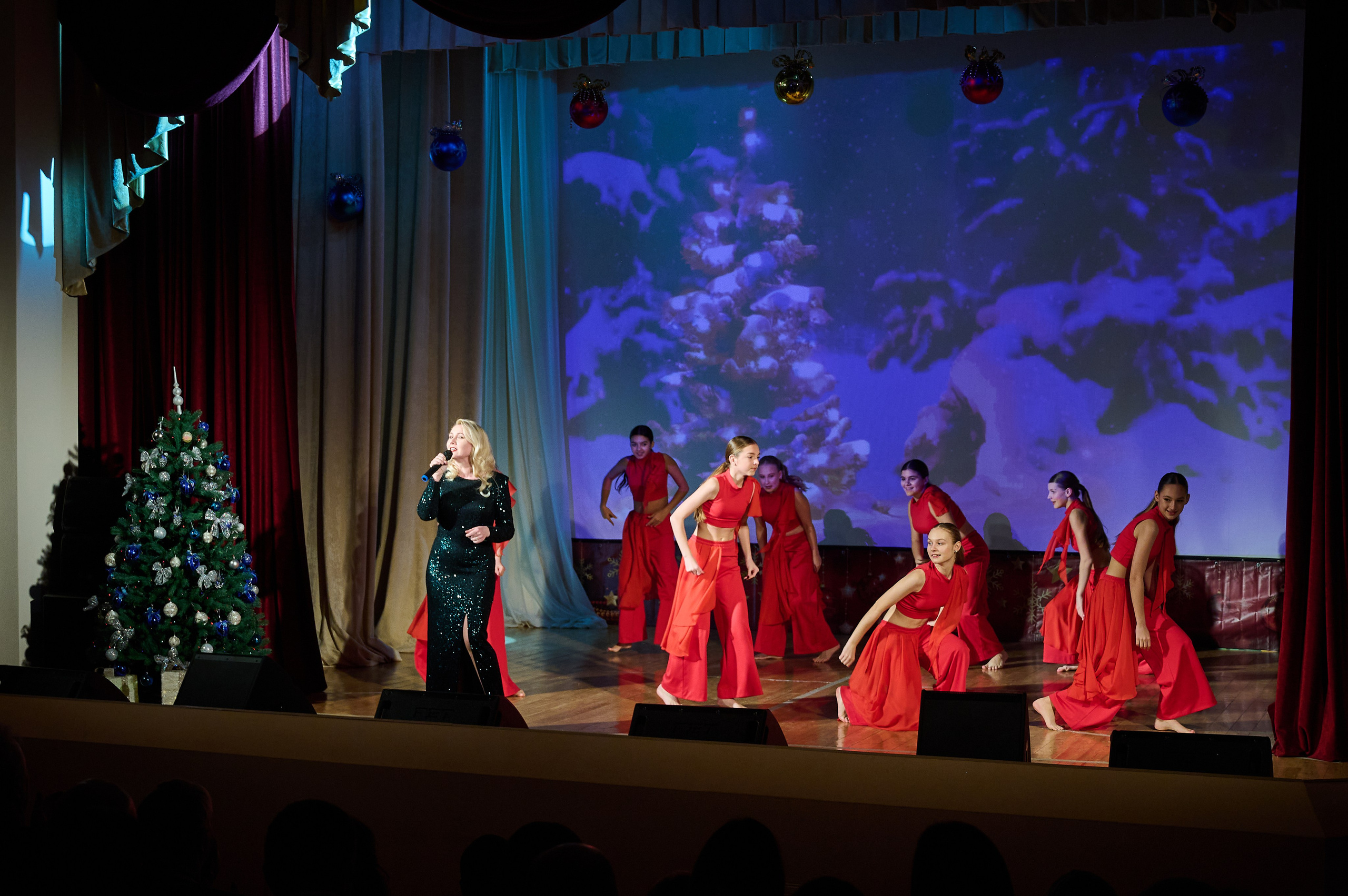 Концерт НГ В ДК. Жизнь курорта Кабардинка в фотографиях