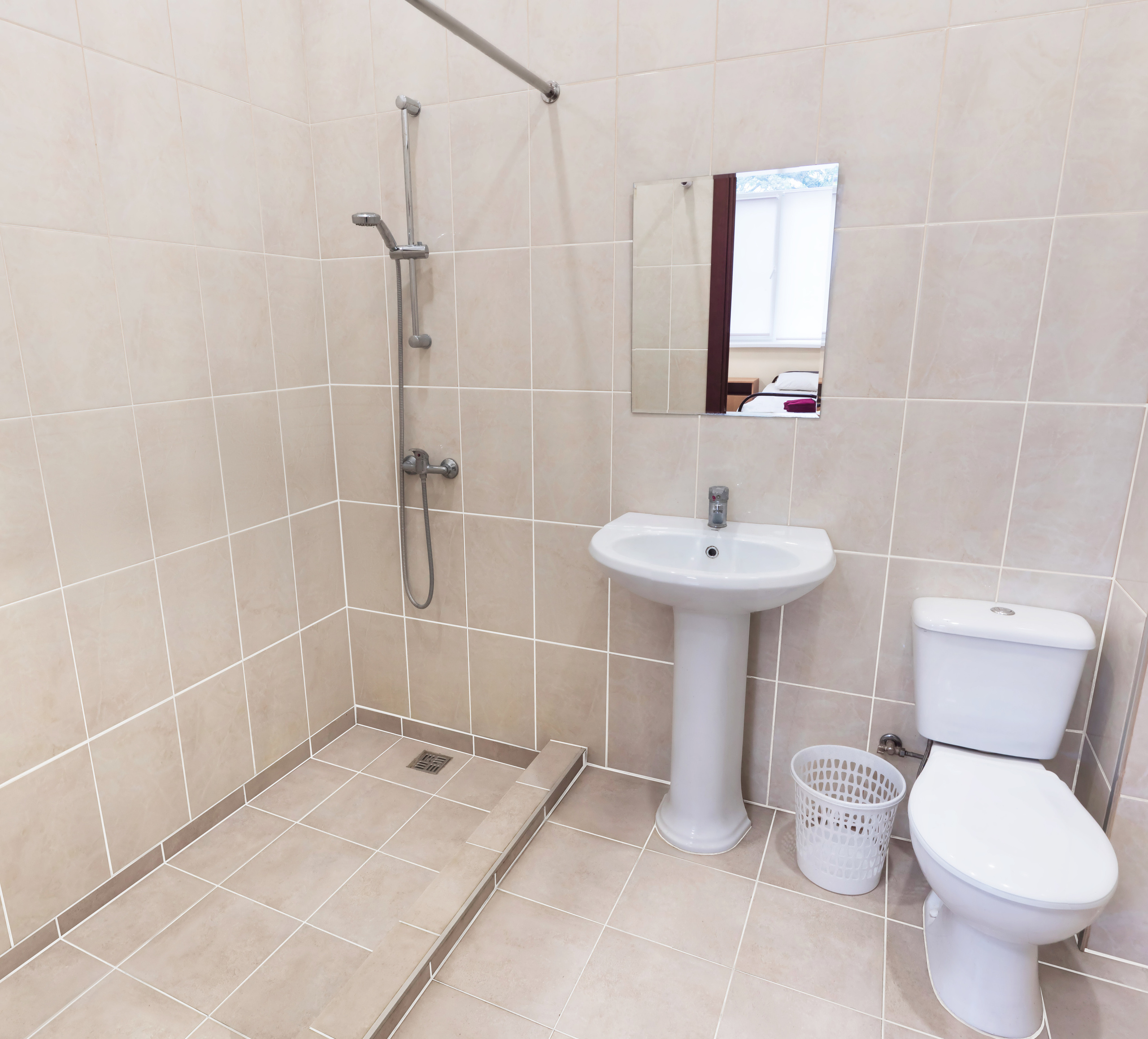 Санузел, душевая кабина, раковина, унитаз, зеркало