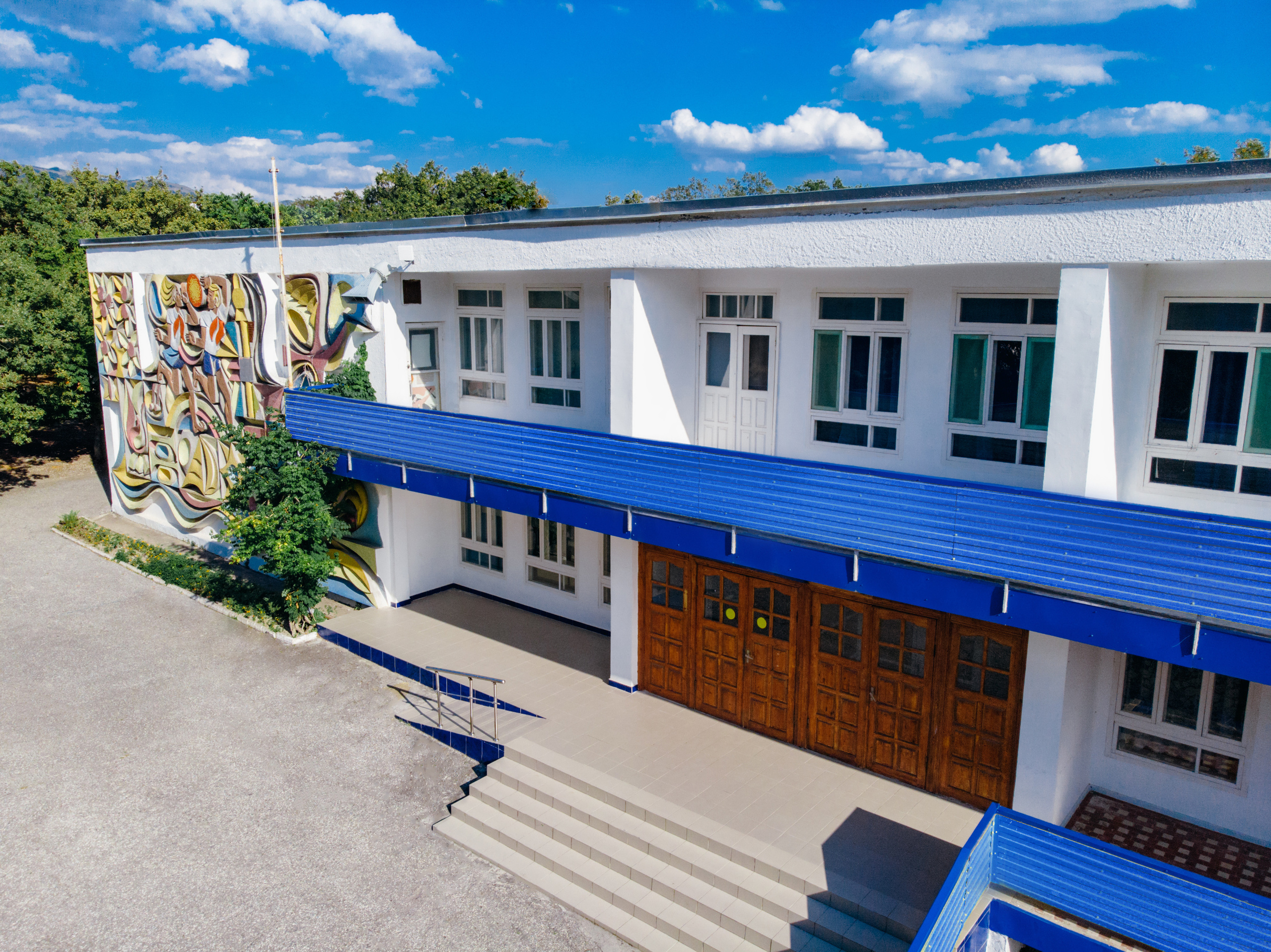 Вид с высоты на здание кают-компании