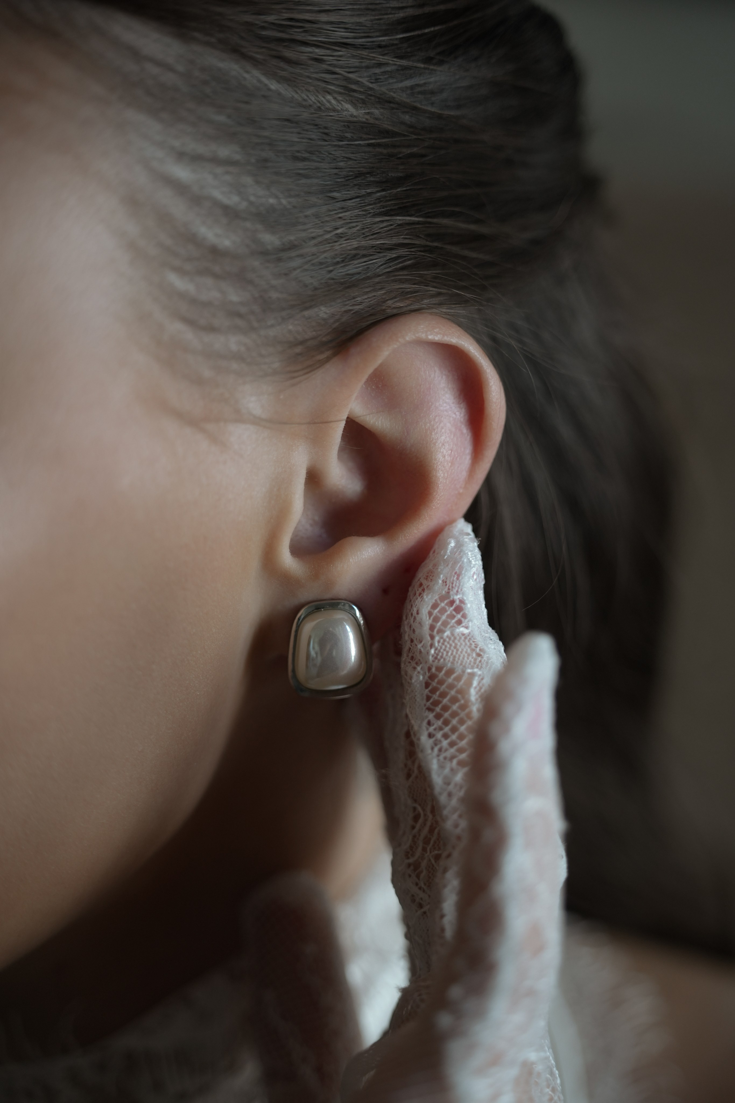 Свадебная фотосессия утра невесты и жениха в отеле Амбассадори