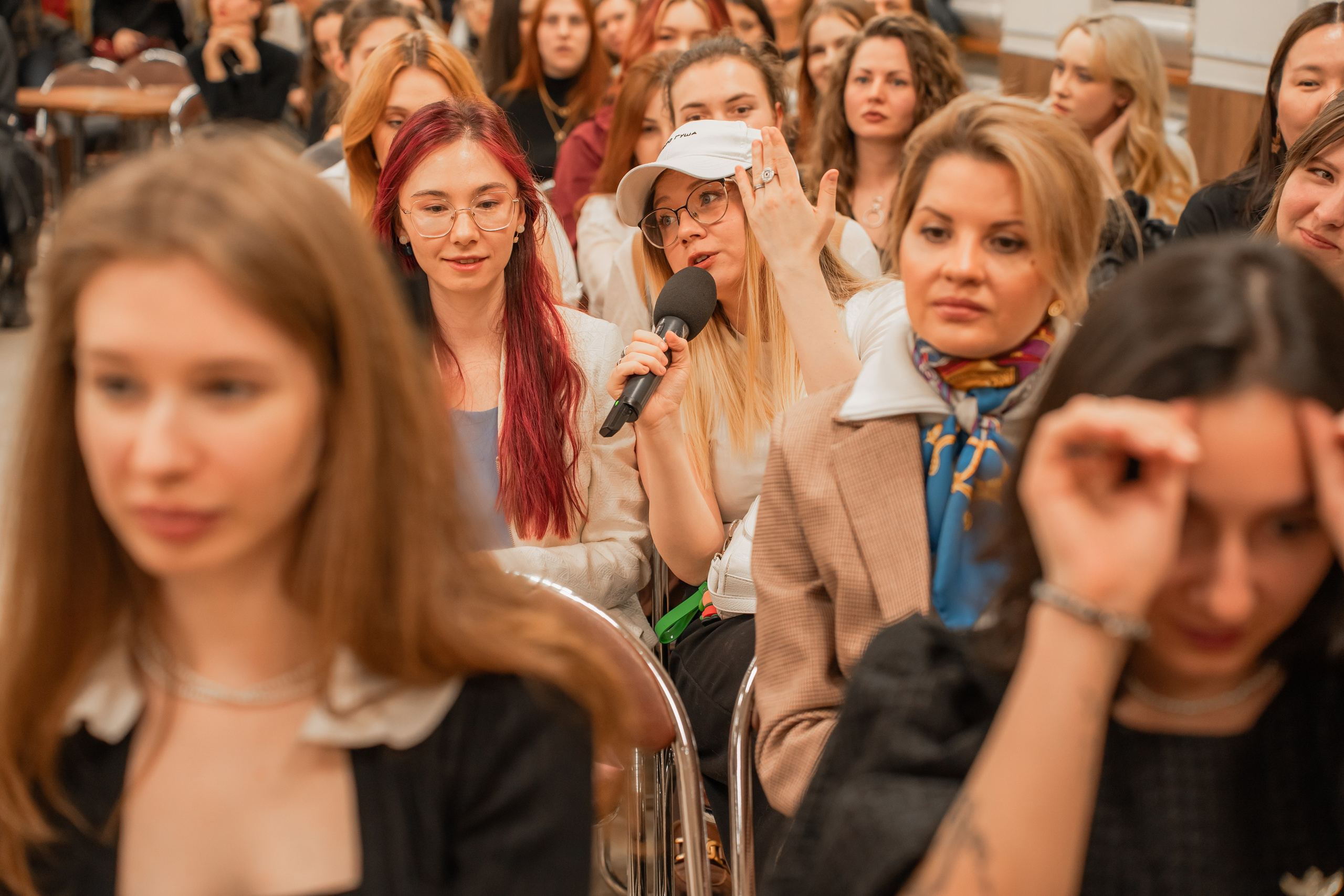 Презентация книги «Человек за бортом», автор София Цой. Репортажный фотограф Анастасия Рубцова