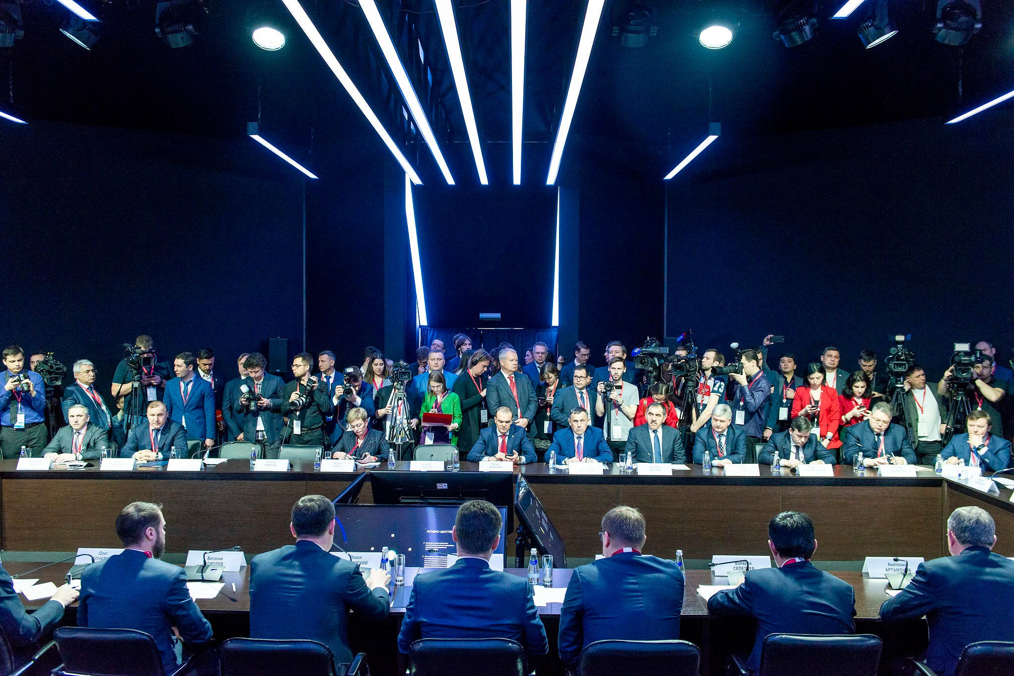 Дискуссионный стол компании Россети на международном инвестиционном форуме в Сочи в 2019 году. Съемка для РБК
