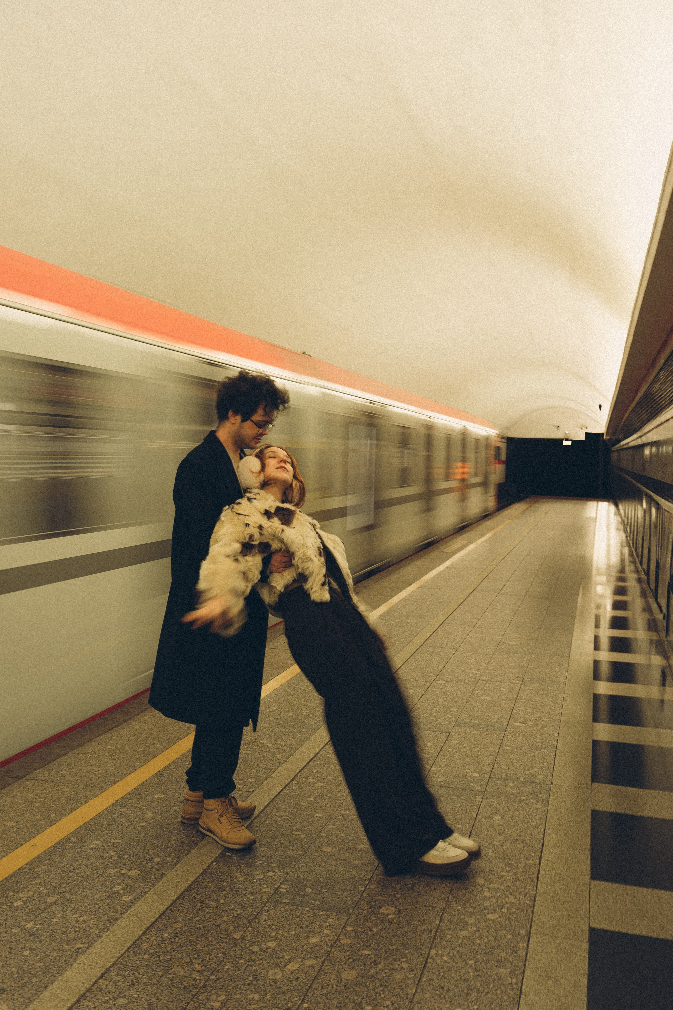 НОВОГОДНЯЯ ФОТОСЕСИИЯ ПАРЫ В МЕТРО ЛЮБОВЬ. Профессиональный фотограф, Санкт-Петербург — Виктория Богомолова