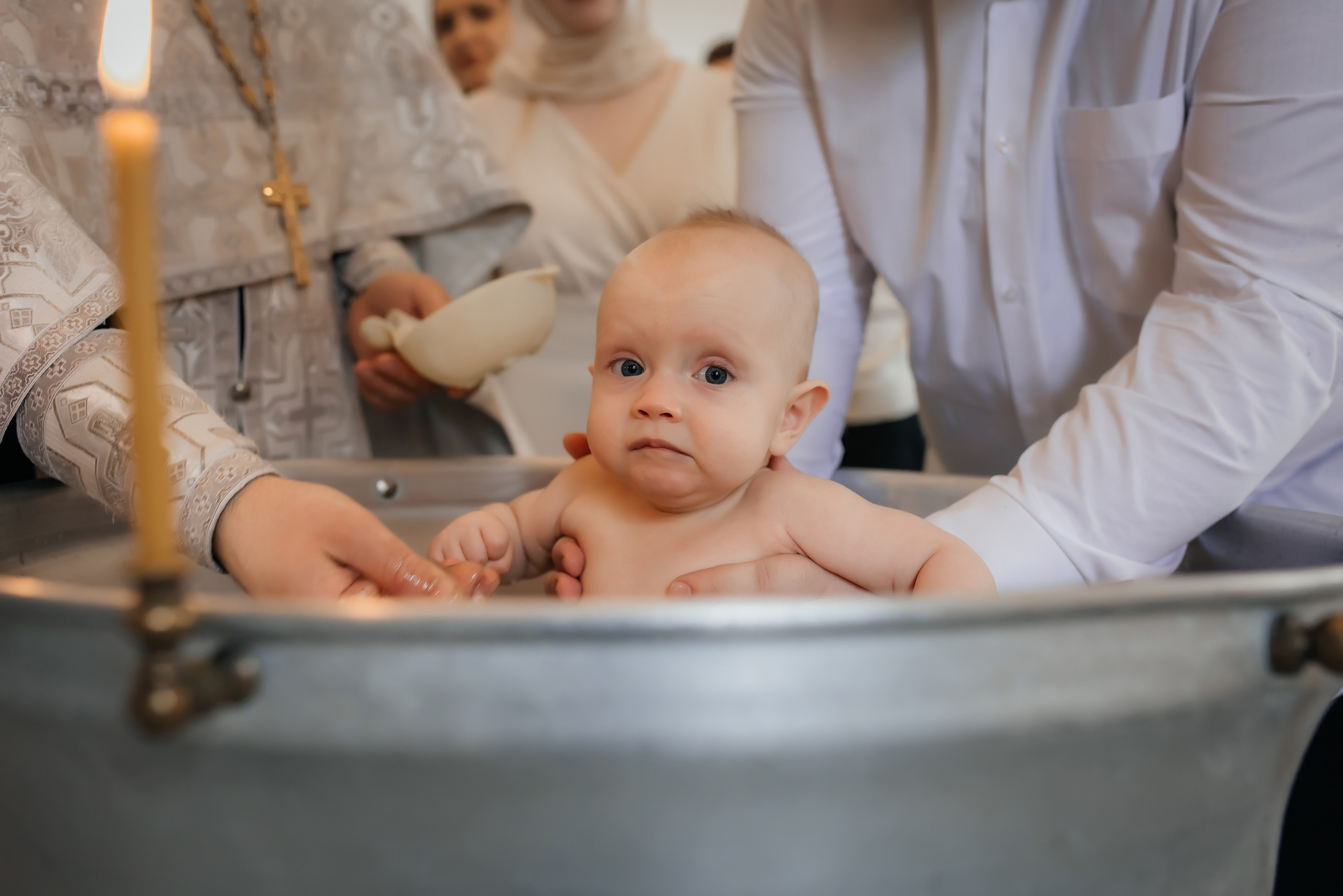 Крещение Ксении в Храме Казанской Иконы Божией матери в Коломенском. Фотограф на крещение и венчание Москва  Надежда Баланина