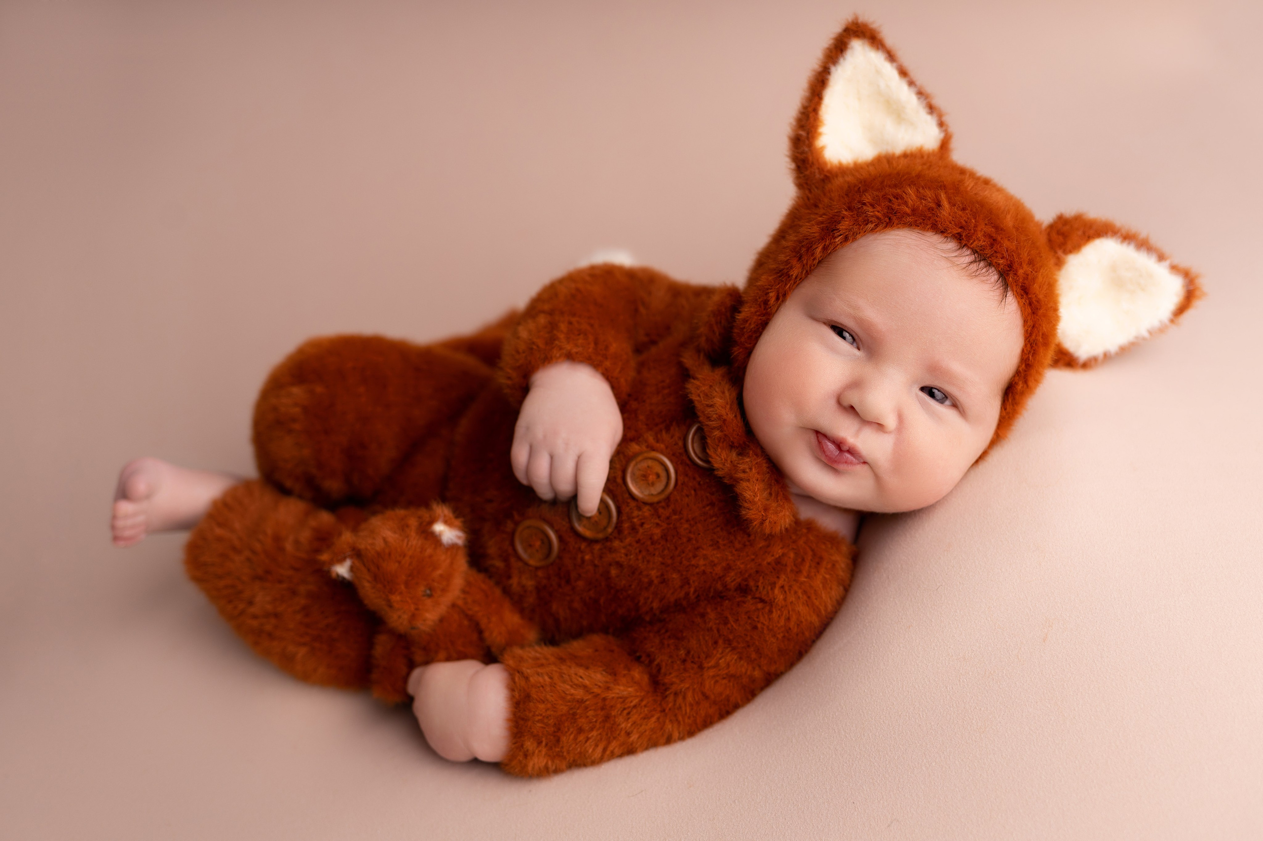 Классическая фотосессия малыша. Фотограф новорожденных малышей в Омске и Омской области Эльвира Камаева