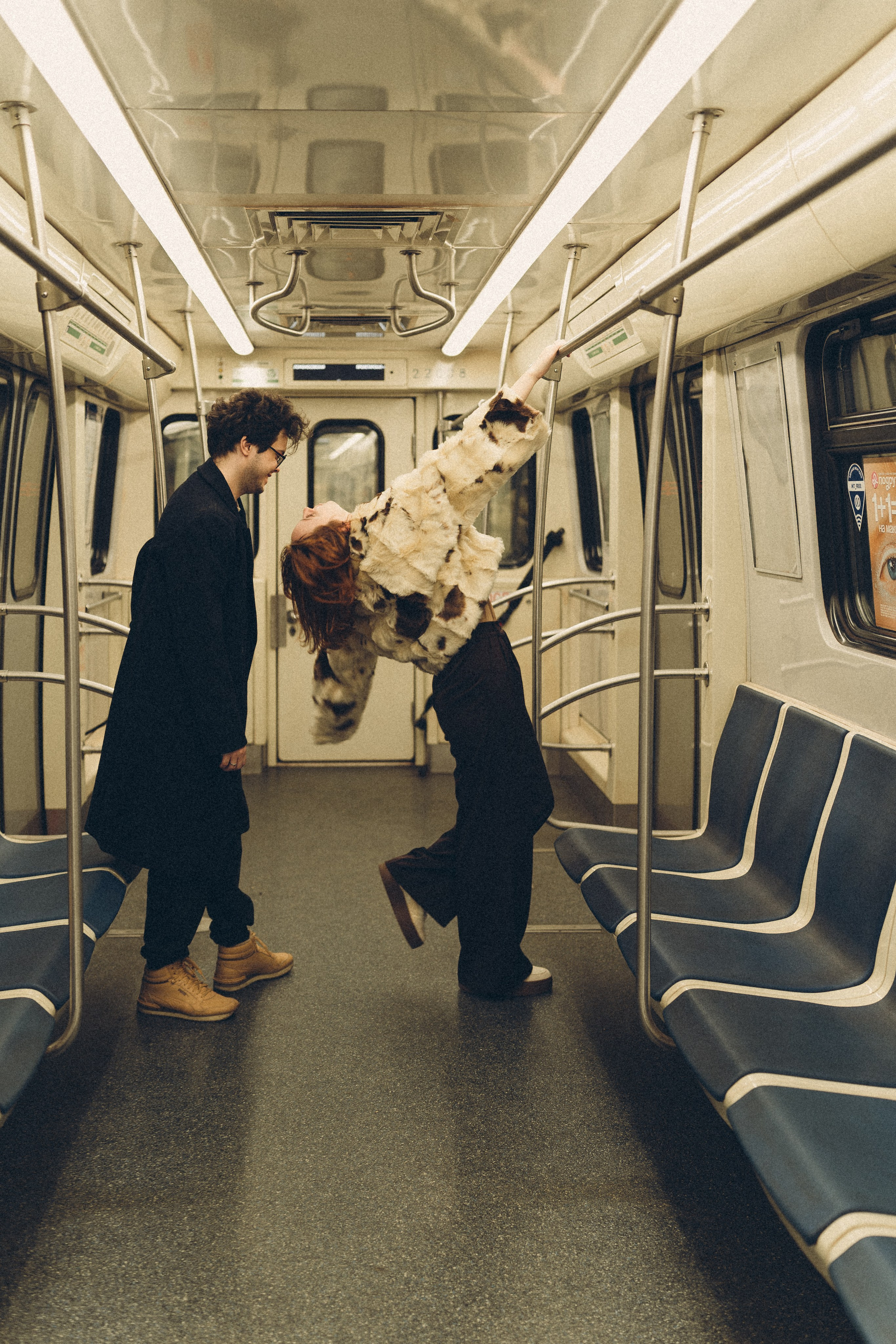 НОВОГОДНЯЯ ФОТОСЕСИИЯ ПАРЫ В МЕТРО ЛЮБОВЬ. Профессиональный фотограф, Санкт-Петербург — Виктория Богомолова