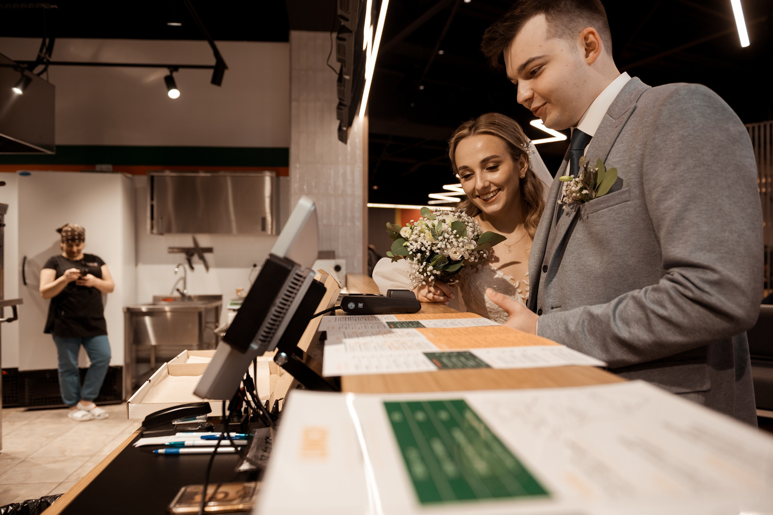 Весь день под дождем, вечером закат на озере. Свадебный и семейный фотограф София Невская