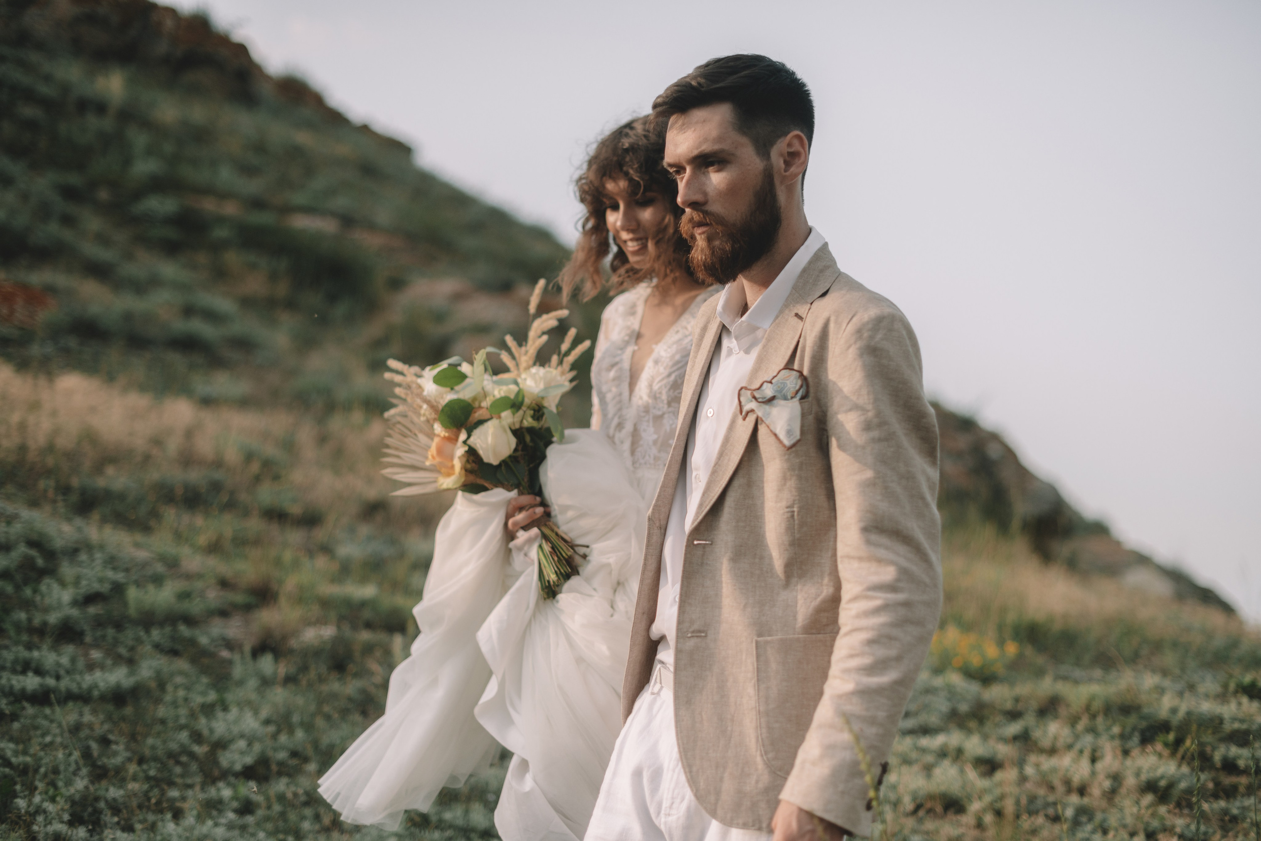 Свадебная фотосессия в Щелкино ,Бухта Космонавтов. Выездная церемония на берегу моря Крым. Свадебный и семейный фотограф и видеограф, Крым, Москва, Санкт -Петербург