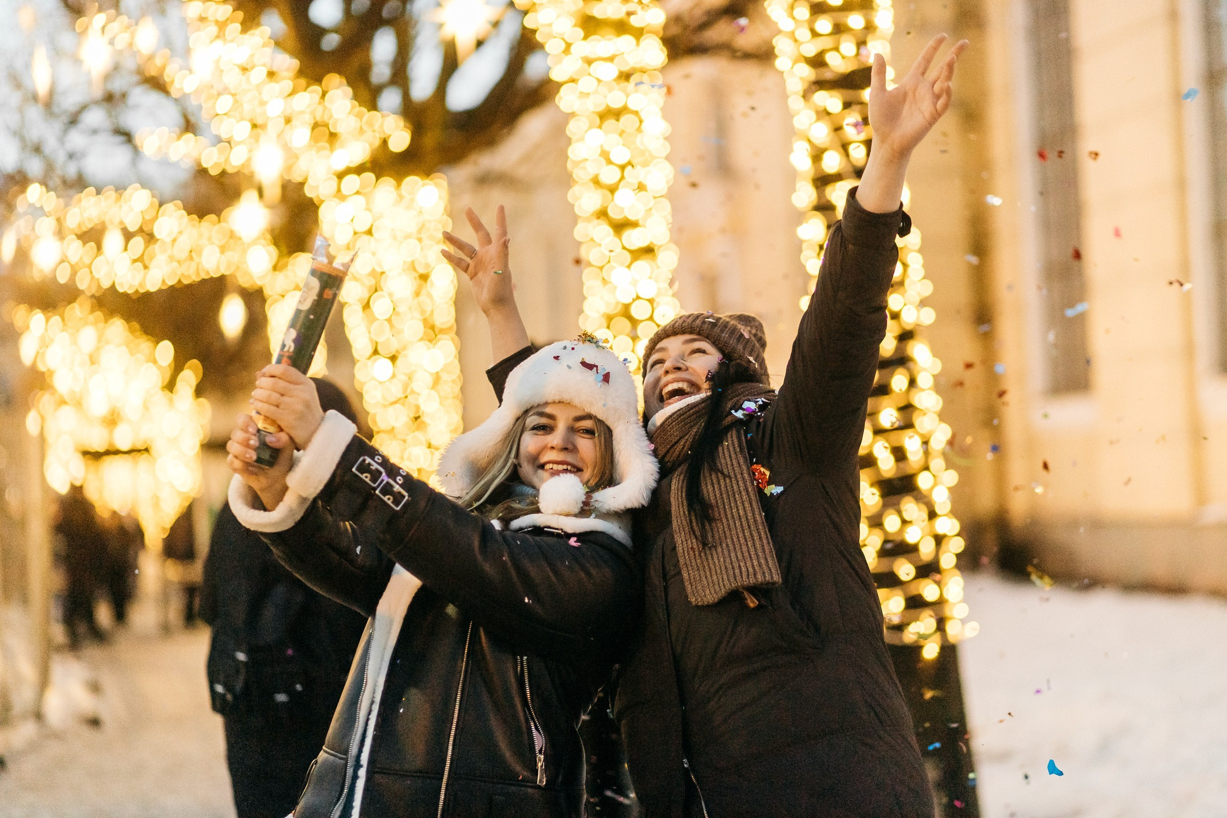 Новогодние уличные фотосессии в красивых локациях Питера