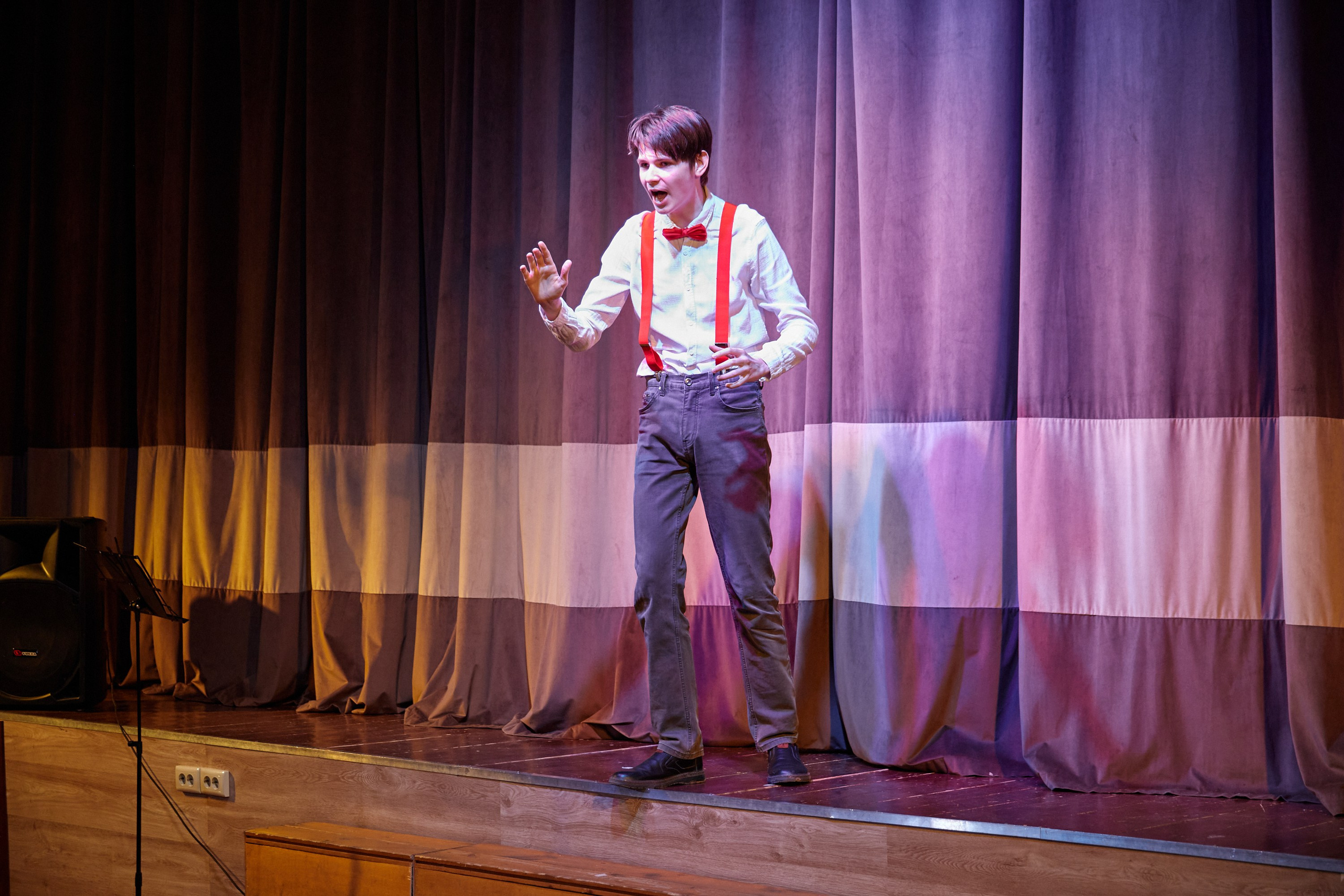 Школьный концерт. Предметный и контентный фотограф в Москве Курочкина Оксана