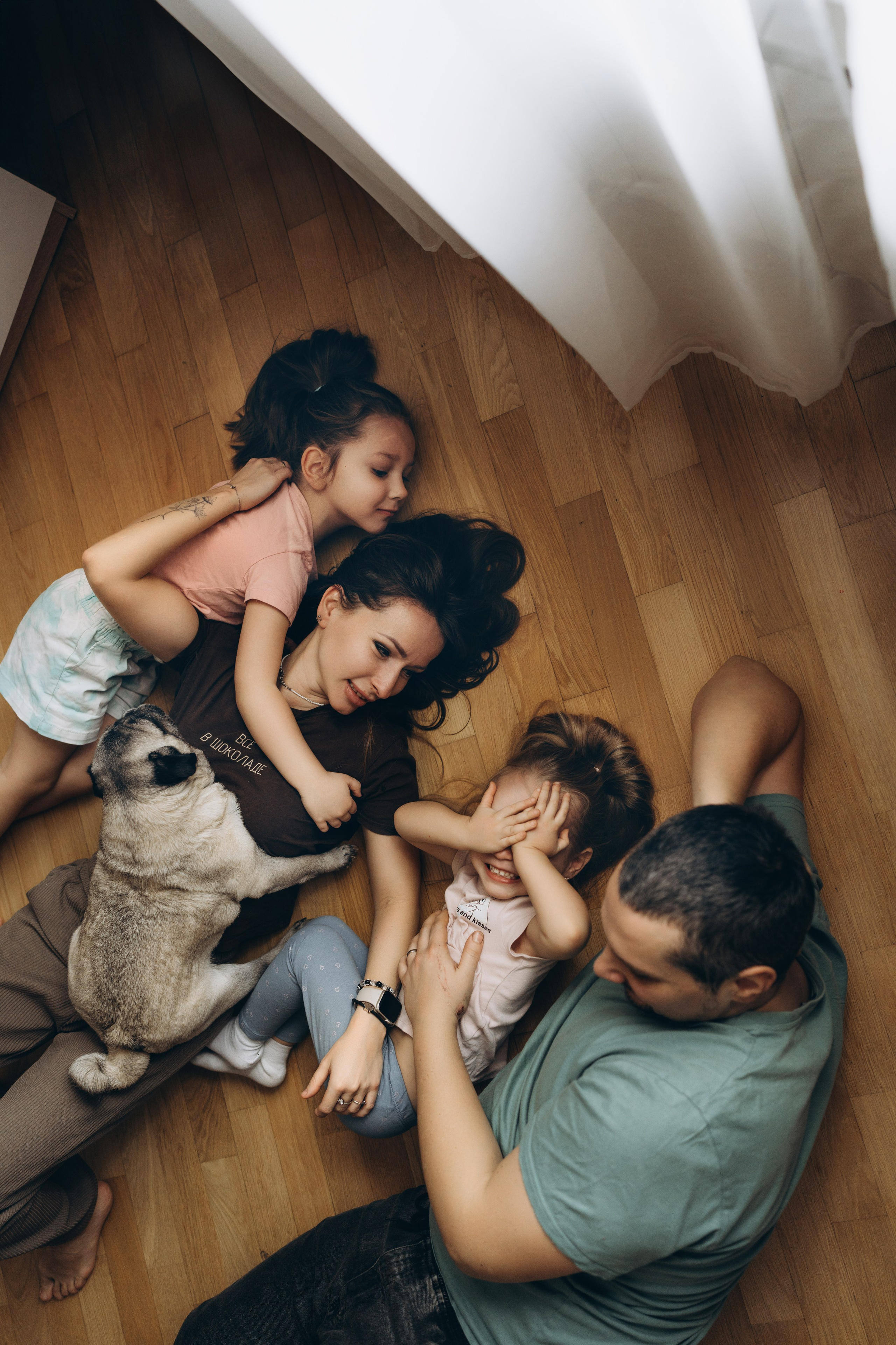 Уютная домашняя фотосессия Любы Димы Веры и Алины. Детский, семейный и ньюборн фотограф в Москве Юлия Шуарт