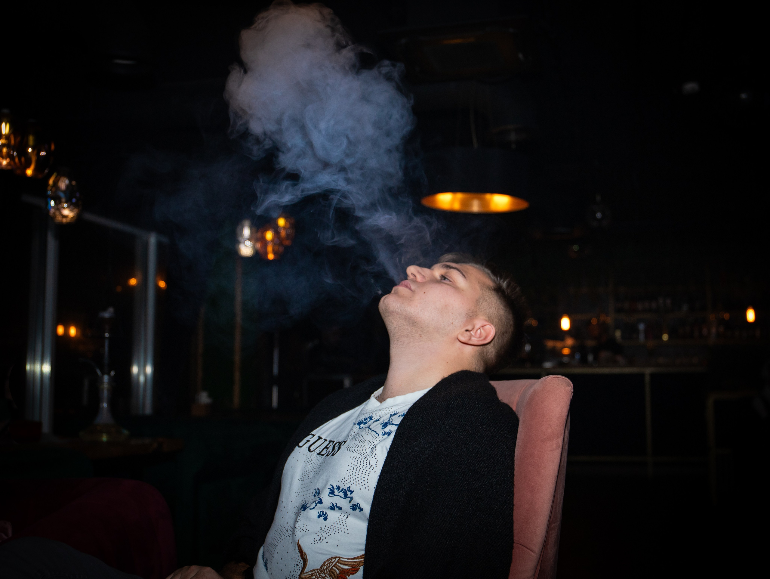 Репортажка из кальян-бара. Свадебный и семейный фотограф в Москве Мила Широких