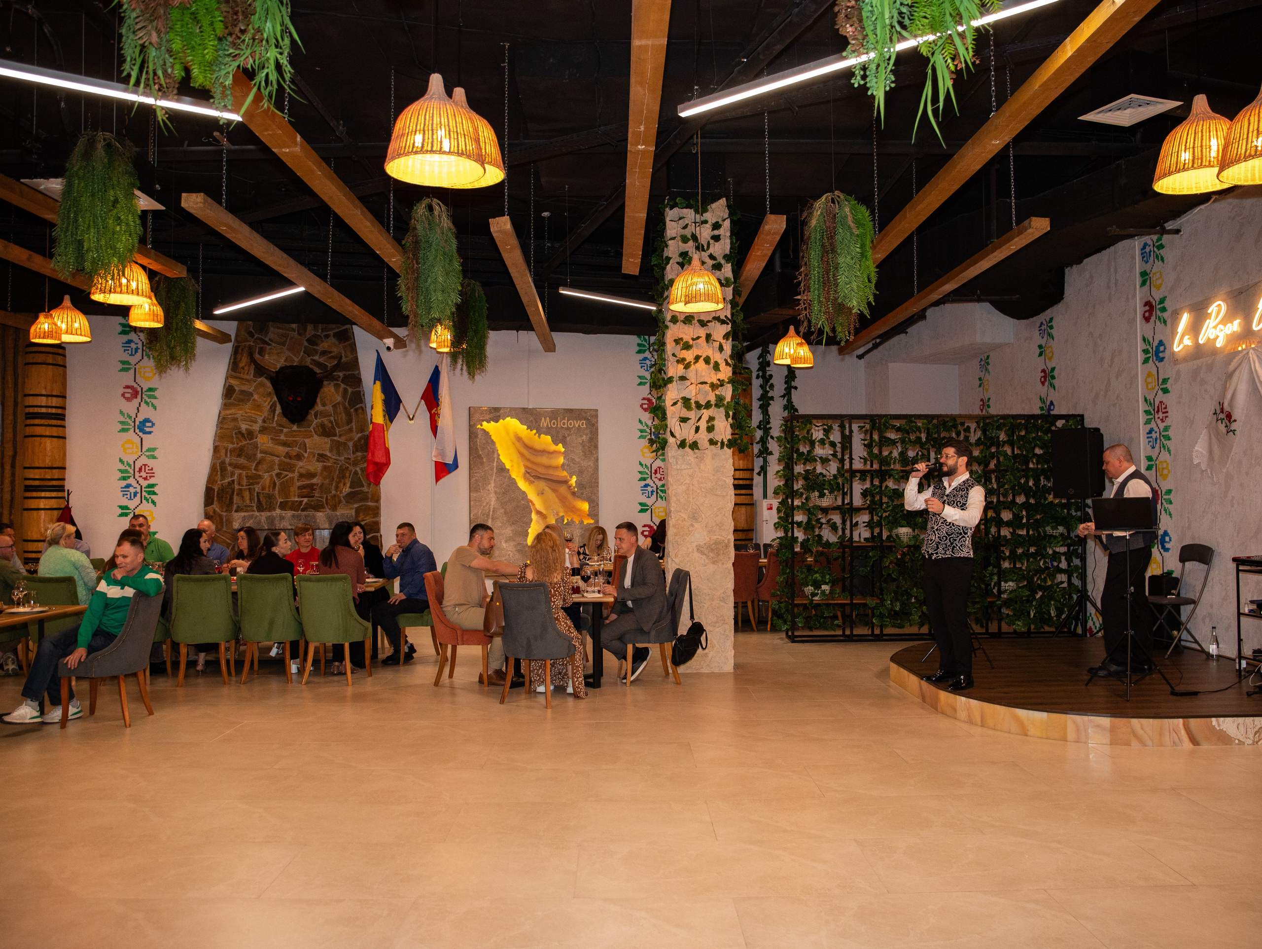 Открытие молдавского ресторана. Свадебный и семейный фотограф в Москве Мила Широких