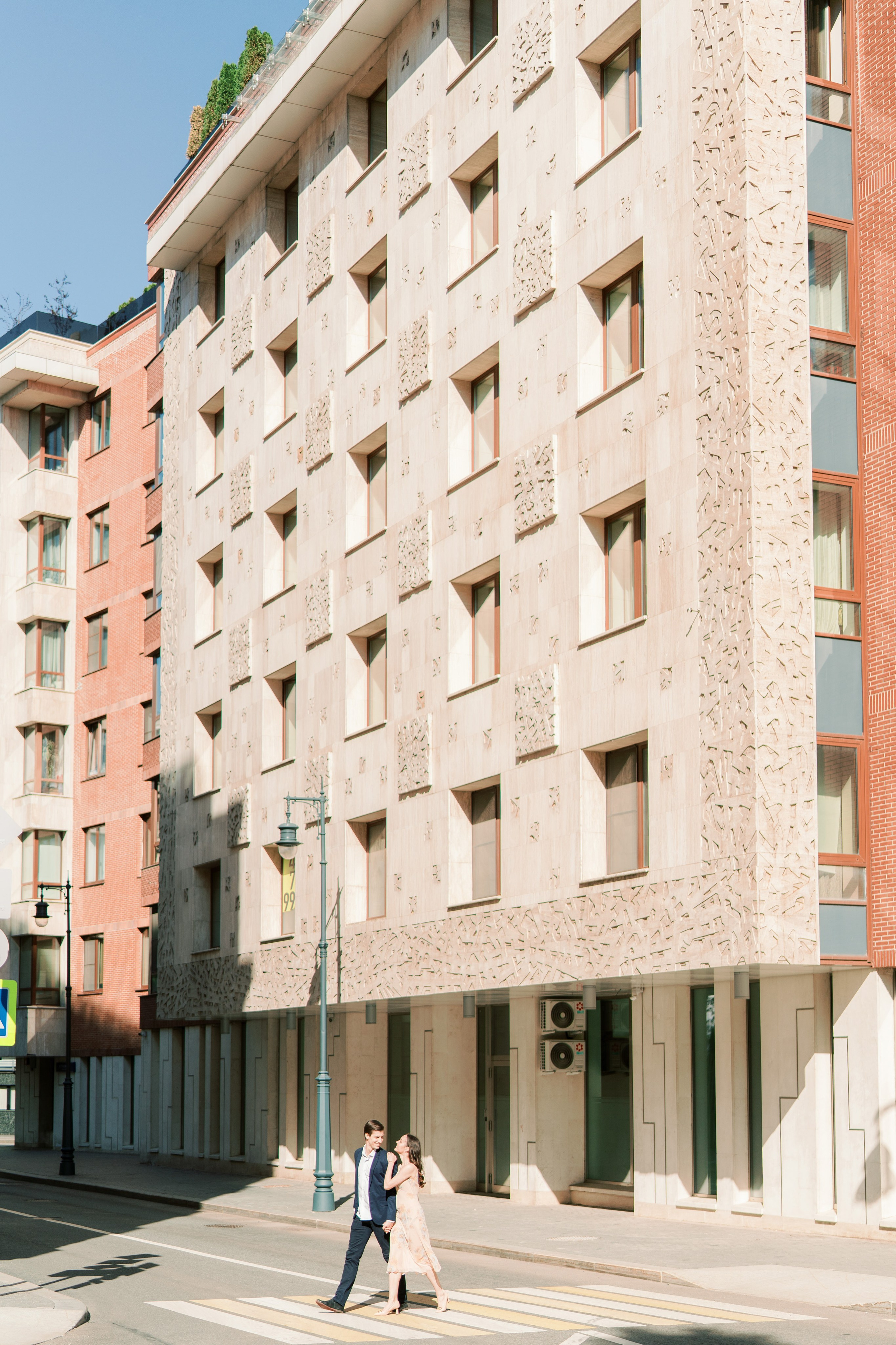 Лавстори, предствадебная прогулка в Москве, свадебный фотограф