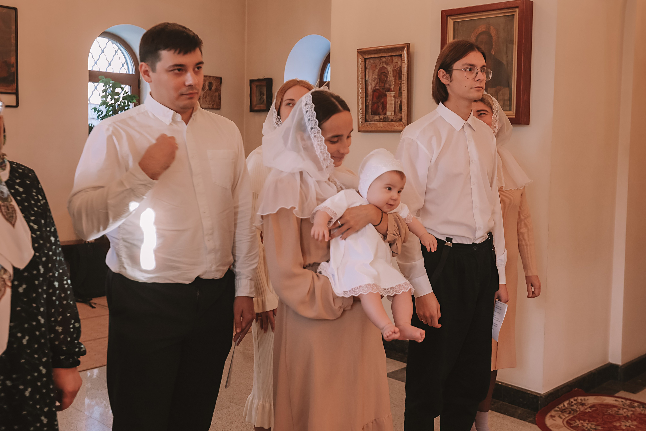 Крещение круглая церковь. Семейный фотограф Тюмень, фотограф на роды Салмина Мария