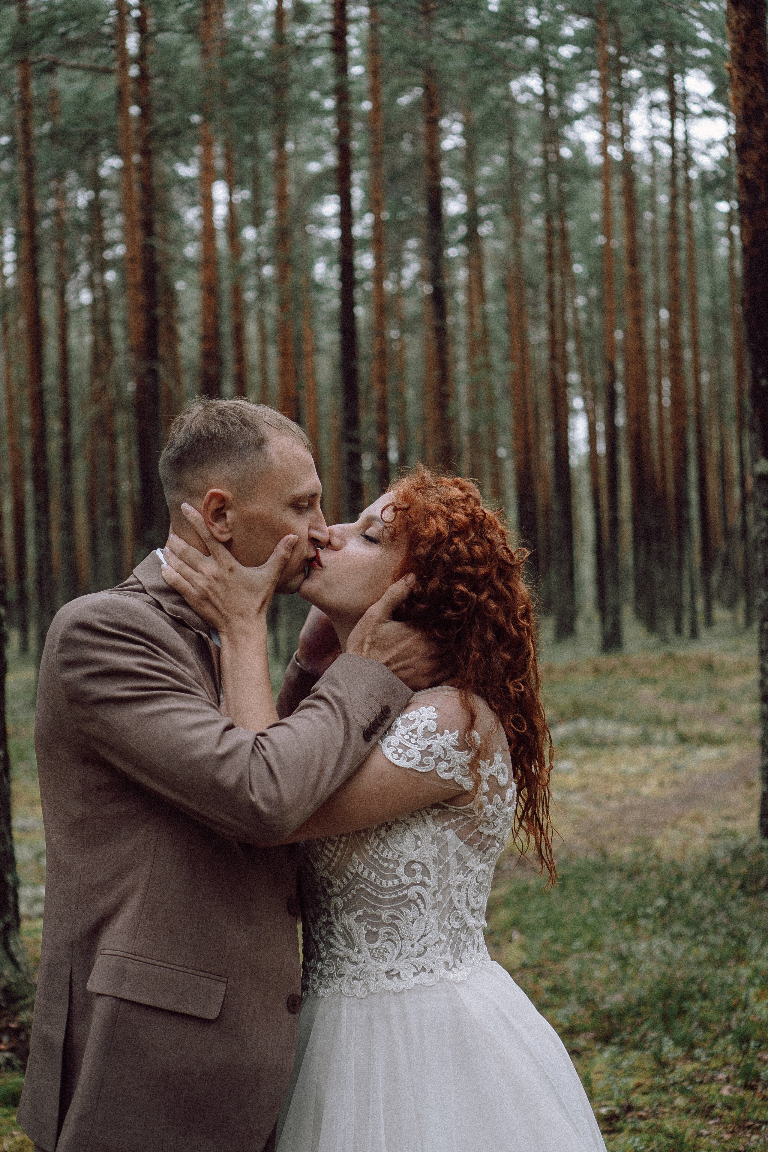 СВАДЕБНАЯ ФОТОСЕССИИЯ ПАРЫ В ГОРОДЕ ПРИОЗЕРСК В СОСНОВОМ ЛЕСУ И С ПИКАПОМ. Профессиональный фотограф, Санкт-Петербург — Виктория Богомолова