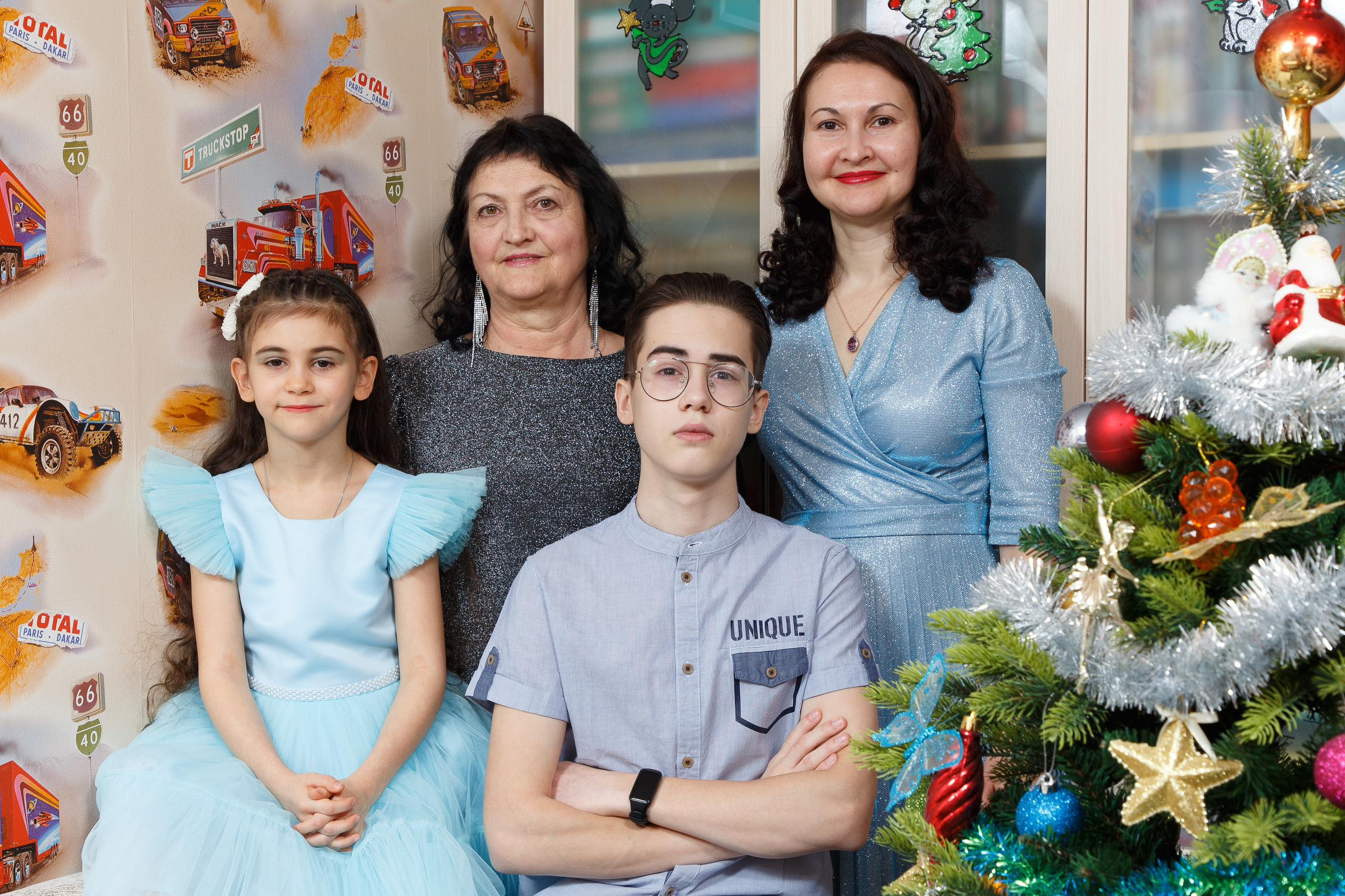 Юля Сергей Настя Олег и Серёжка ч.2. Школьные выпускные альбомы в Москве Марина Николаева