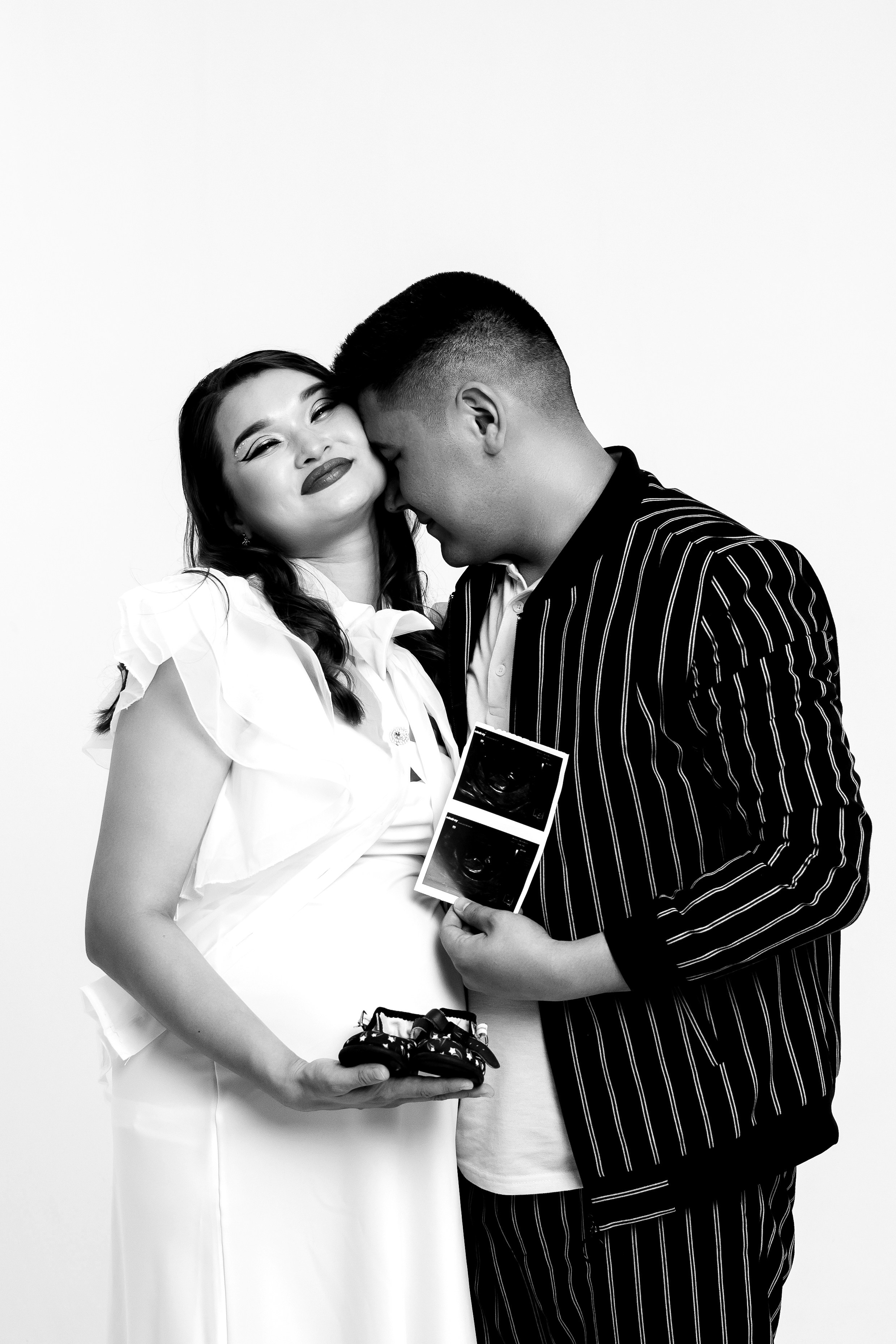 Семейная фотосессия в студии. Фотограф новорожденных в Новосибирске