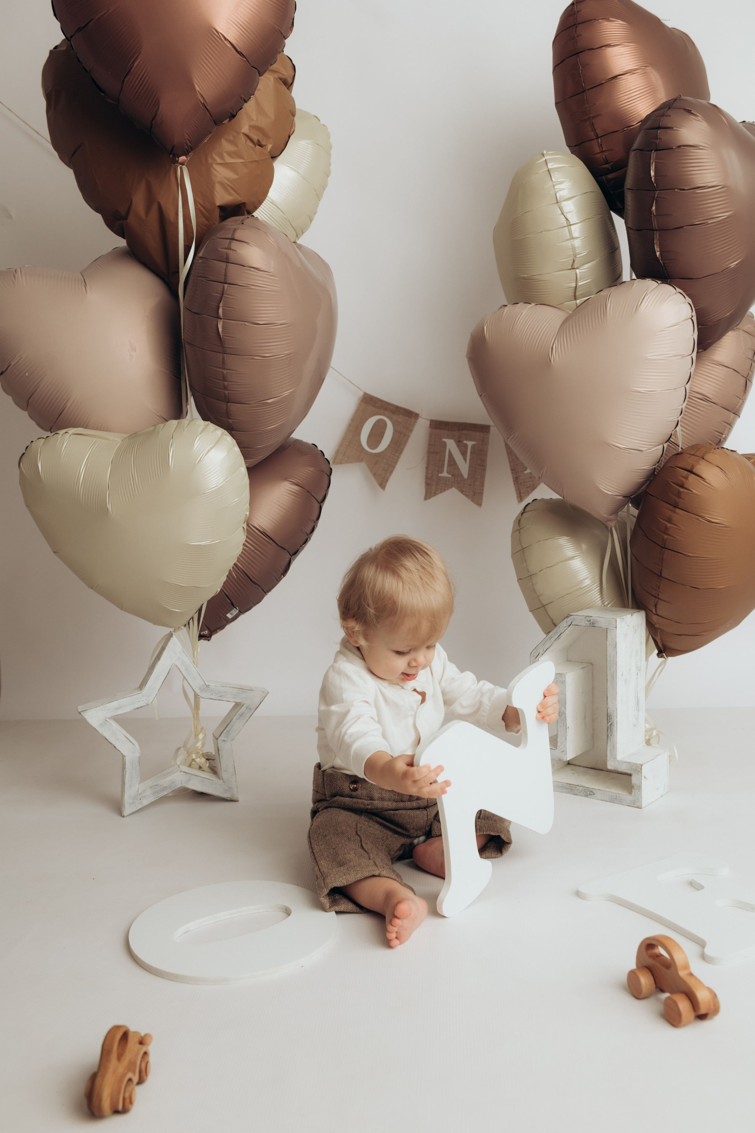 Фотосессия Первый Годик в Твери. Фотостудия для новорожденных и малышей в Твери — На ручки