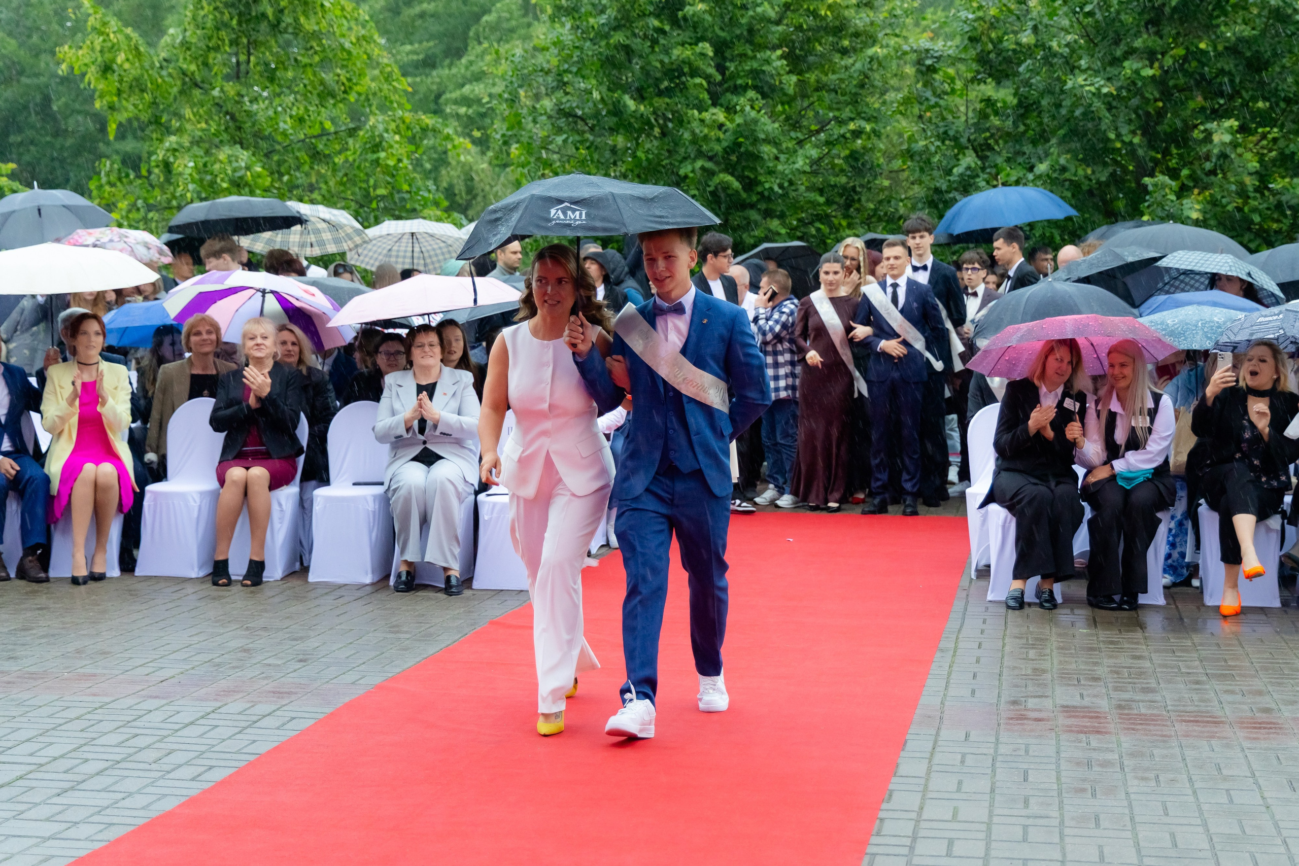 Школьный выпускной 2025 год в Минске, Беларуси. Свадебный фотограф в Минске/Беларуси Сергей Спиридонов