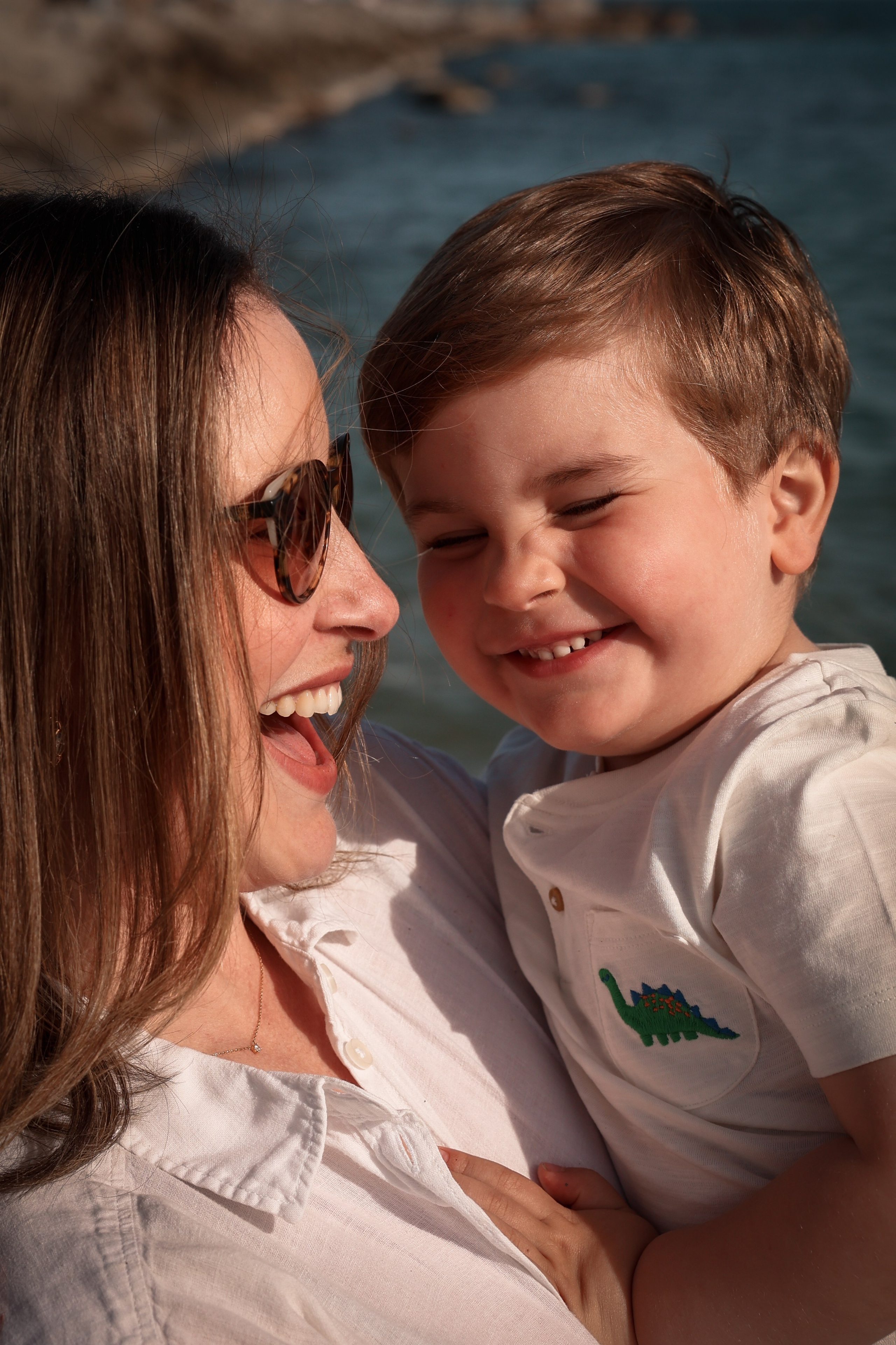 Family pizza at the sea. Natalia Zhuravleva|family, newborn, maternity photographer in Barcelona