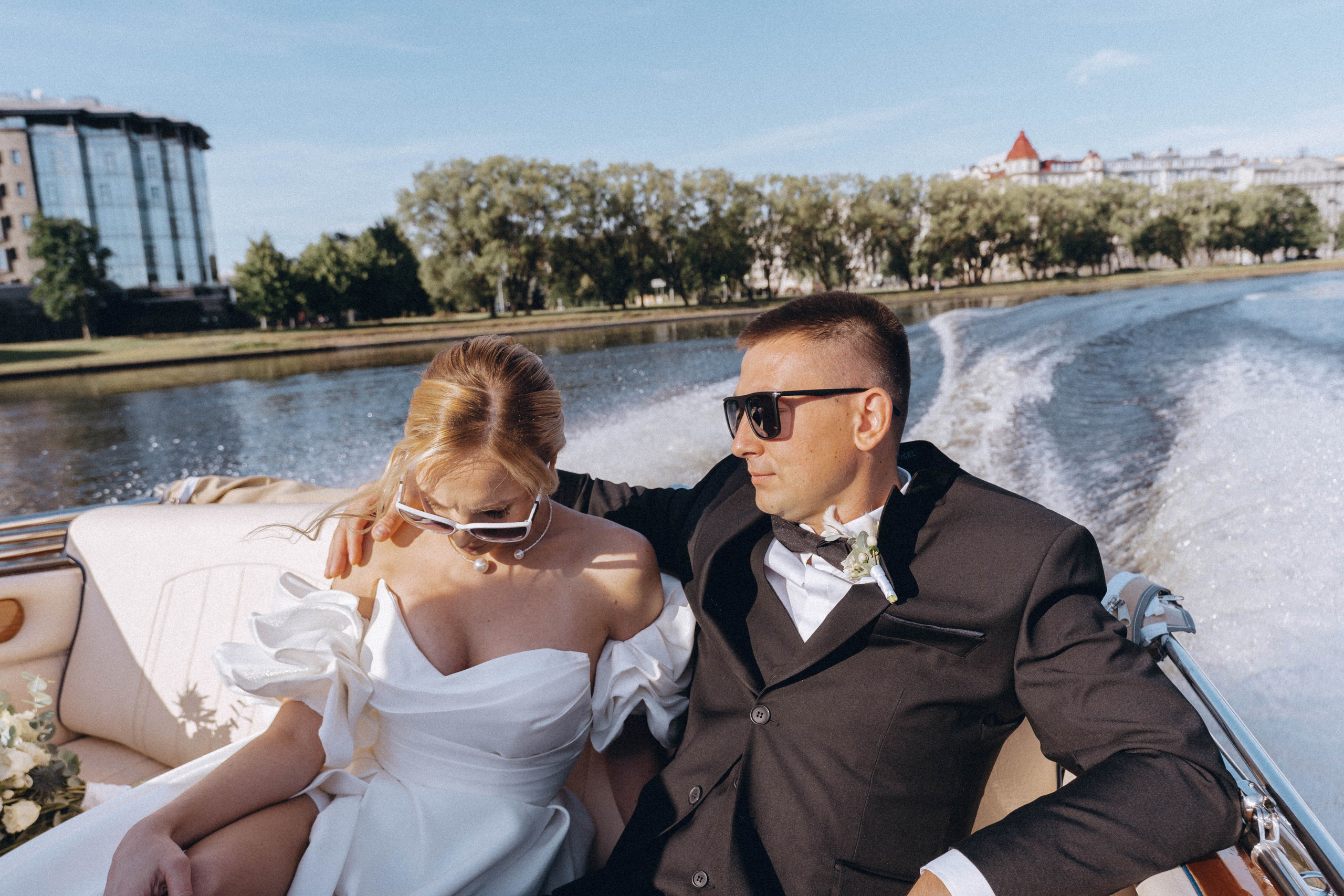 СВАДЕНБНАЯ СЬЕМКА НА КАТЕРЕ ПО КАНАЛАМ САНКТ-ПЕТЕРБУРГА И В АКВАТОРИИ НЕВЫ. Профессиональный фотограф, Санкт-Петербург — Виктория Богомолова