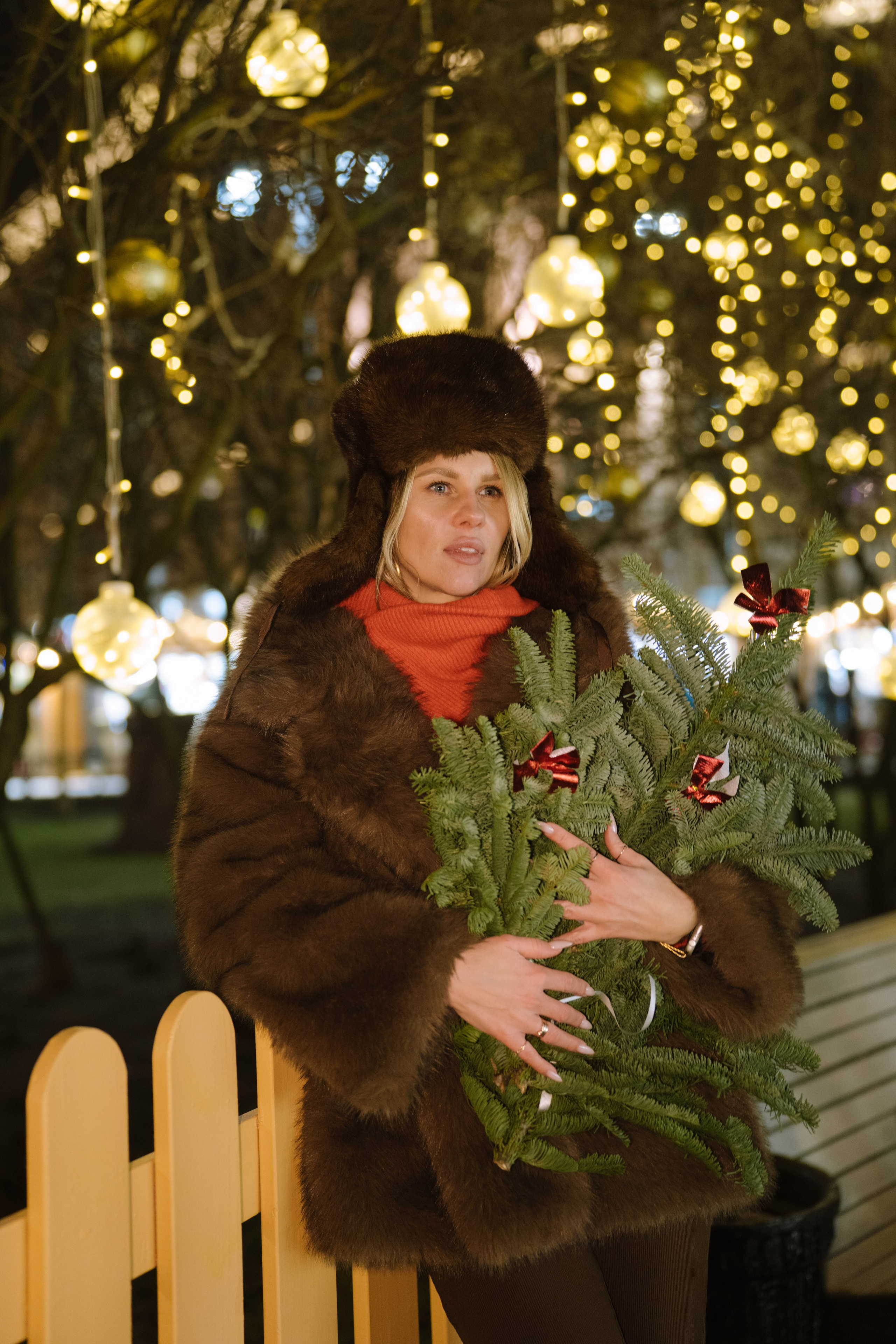 ПРОГУЛКА НА МАНЕЖНОЙ ПЛОЩАДИ ДЛЯ ДЕВУШКИ ПЕРЕД НОВЫМ ГОДОМ (НОВОГОДНЯЯ ФОТОСЕССИИЯ НА МАНЕЖНОЙ ПЛОЩАДИ). Профессиональный фотограф, Санкт-Петербург — Виктория Богомолова