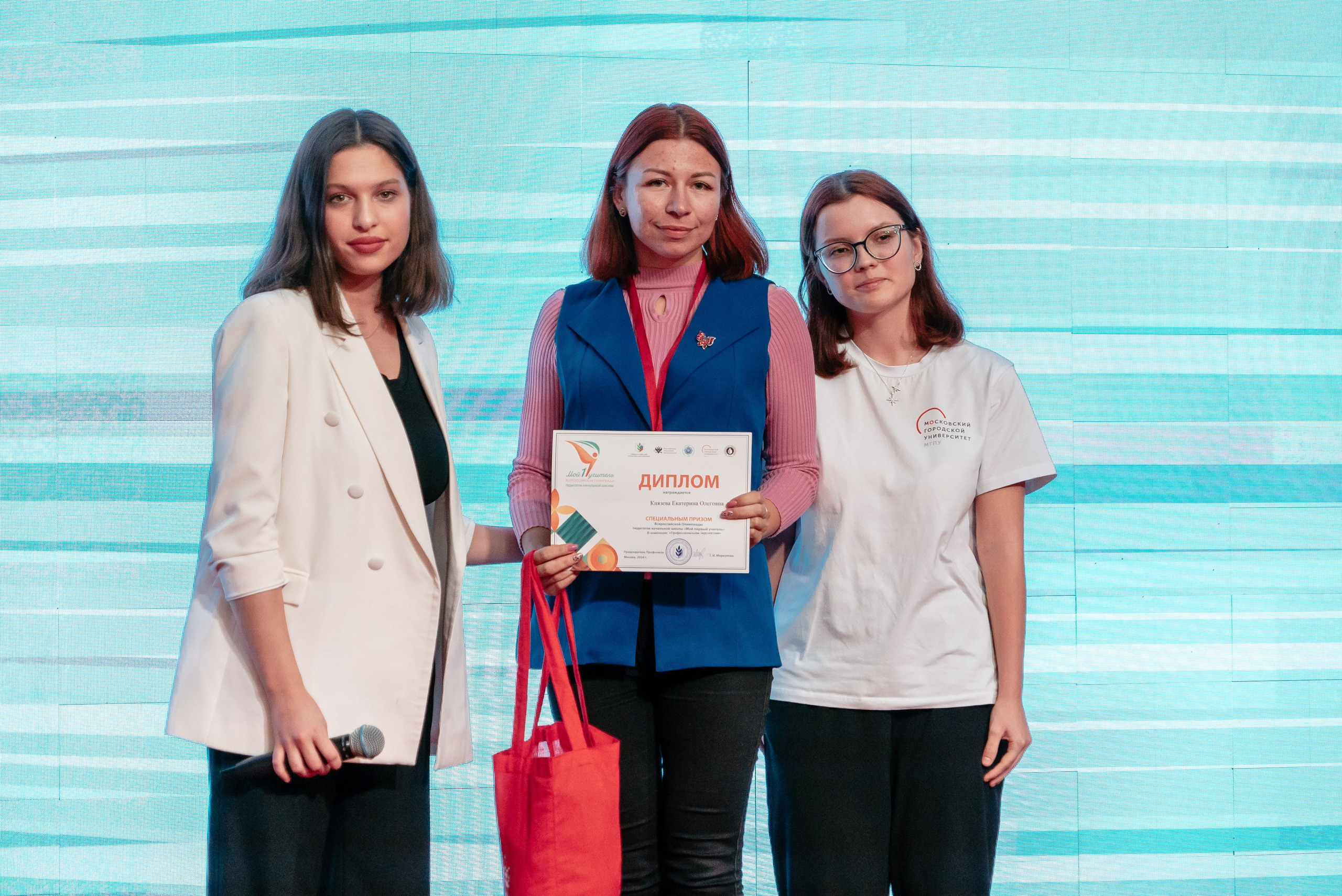 Всероссийская Олимпиада педагогов начальной школы «Мой первый учитель». Галерея ПрофАС