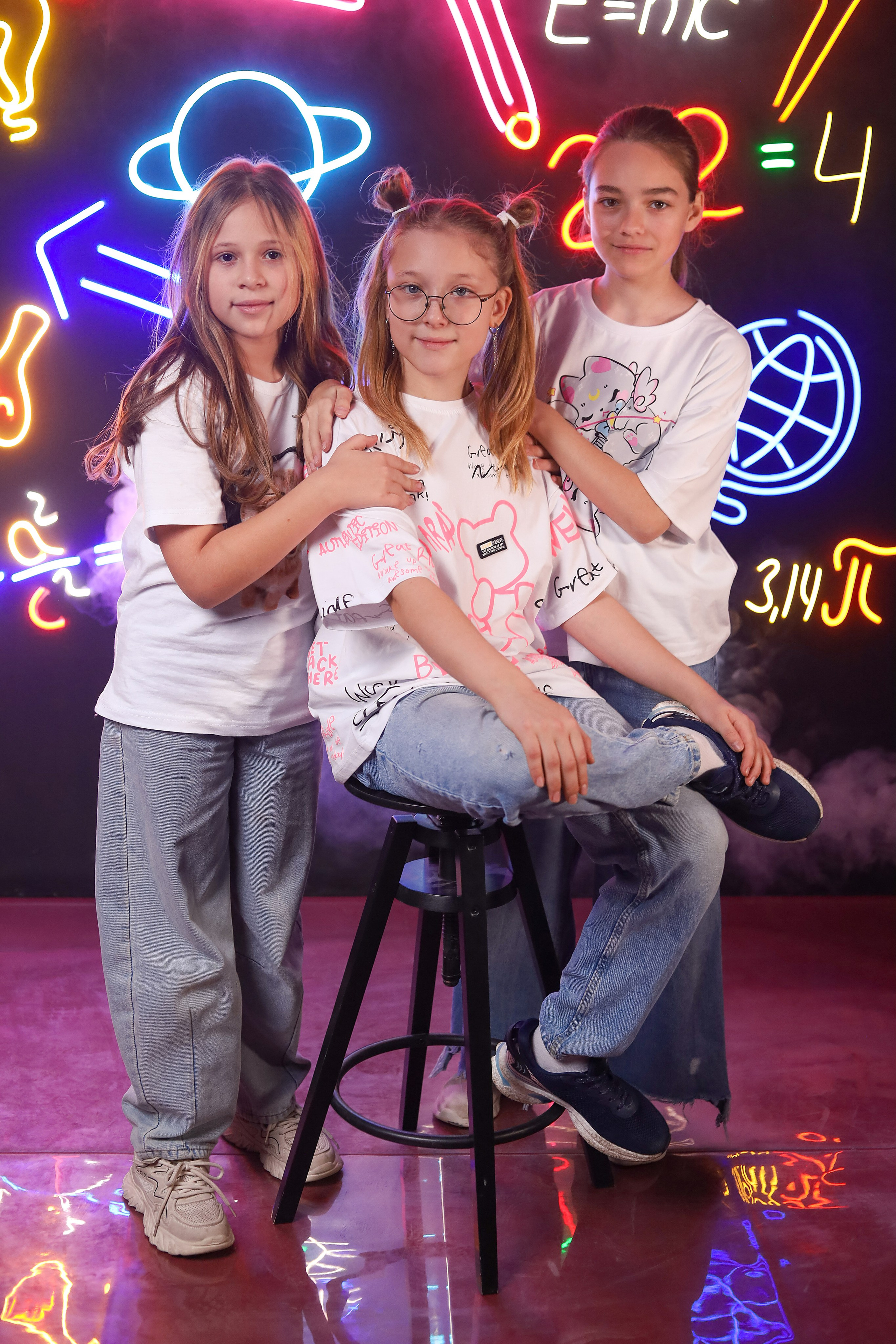 Выпускной альбом "Неон". Выпускные альбомы в Тюмени для школ, садов, вузов спортивных секций