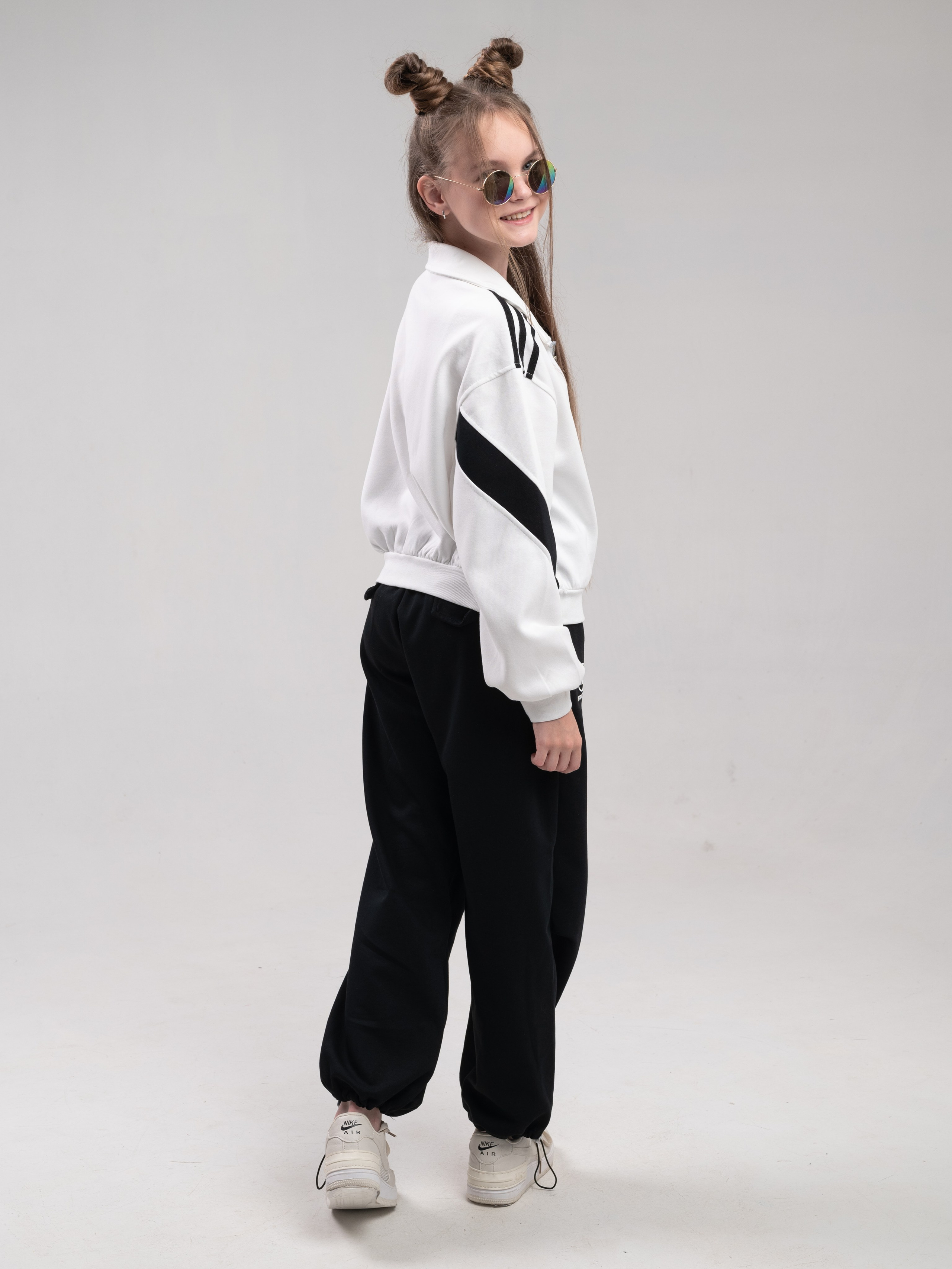 Костюмы для девочки. Предметный фотограф, фото для маркетплейсов Пятигорск, КМВ