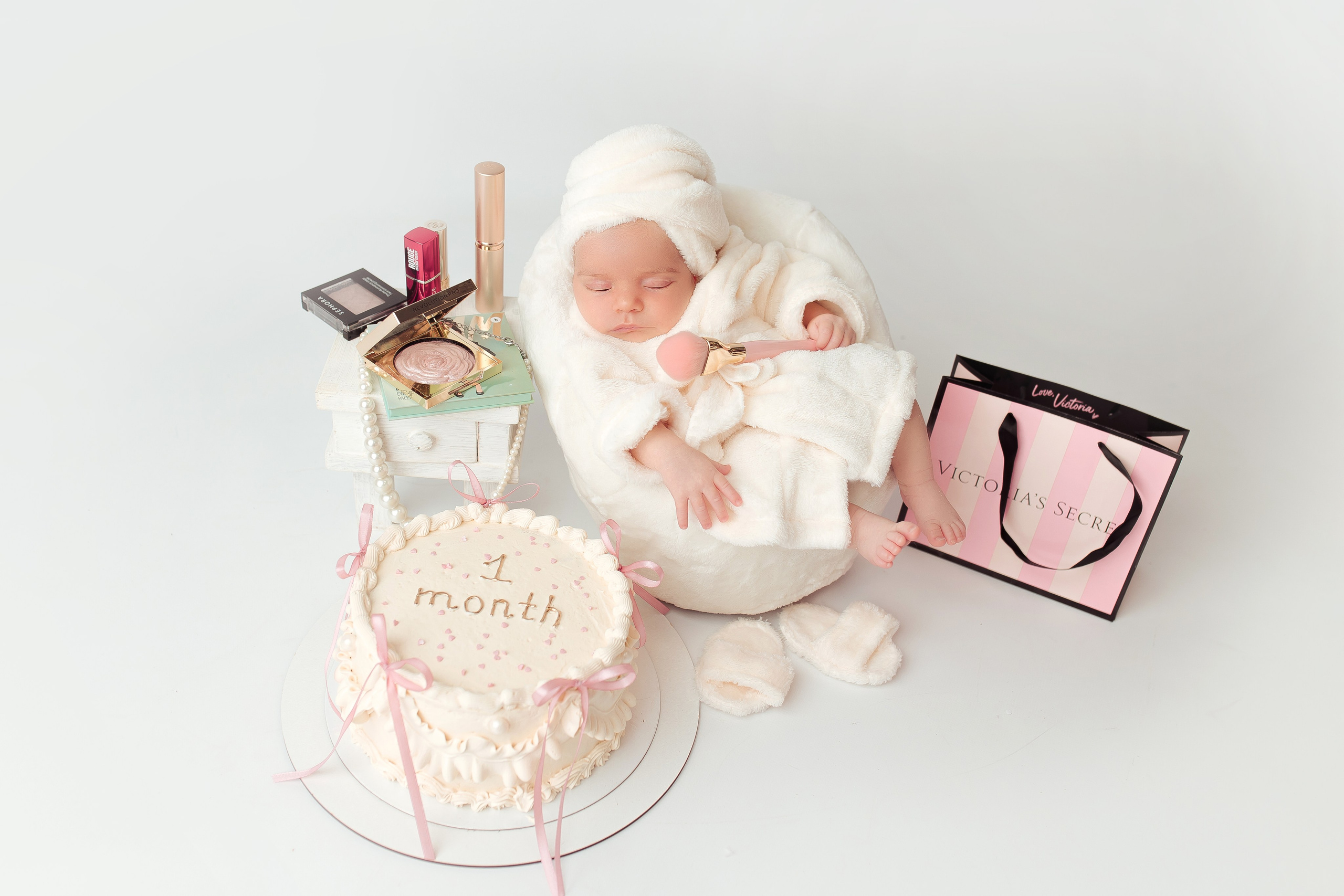 Новорожденные. Детский фотограф новорожденных Москва. годики под ключ. своя студия