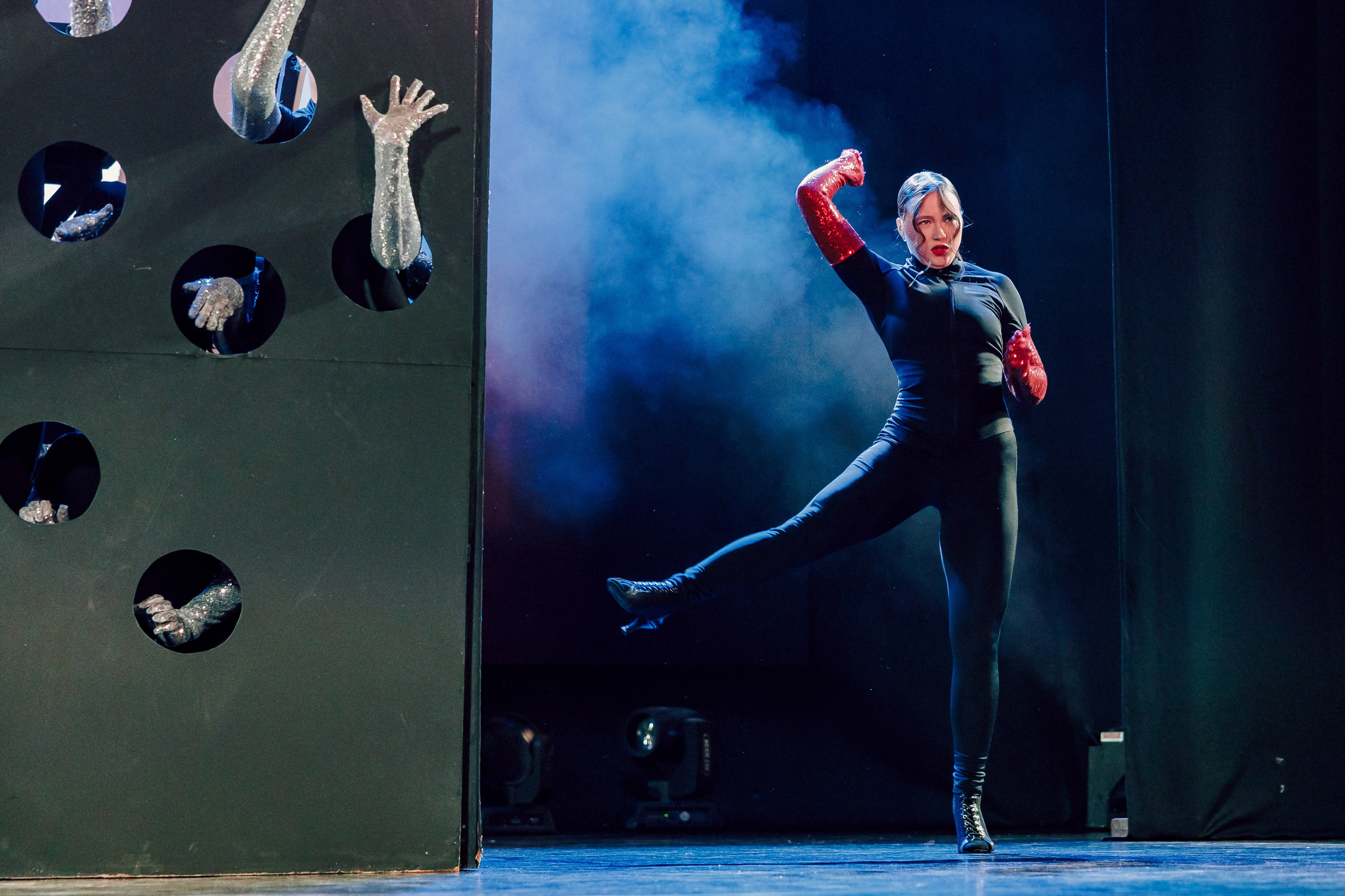 Отчётный концерт танцевальной школы «Red Rabbits» 2025. Лёшка Варзегов — фотограф