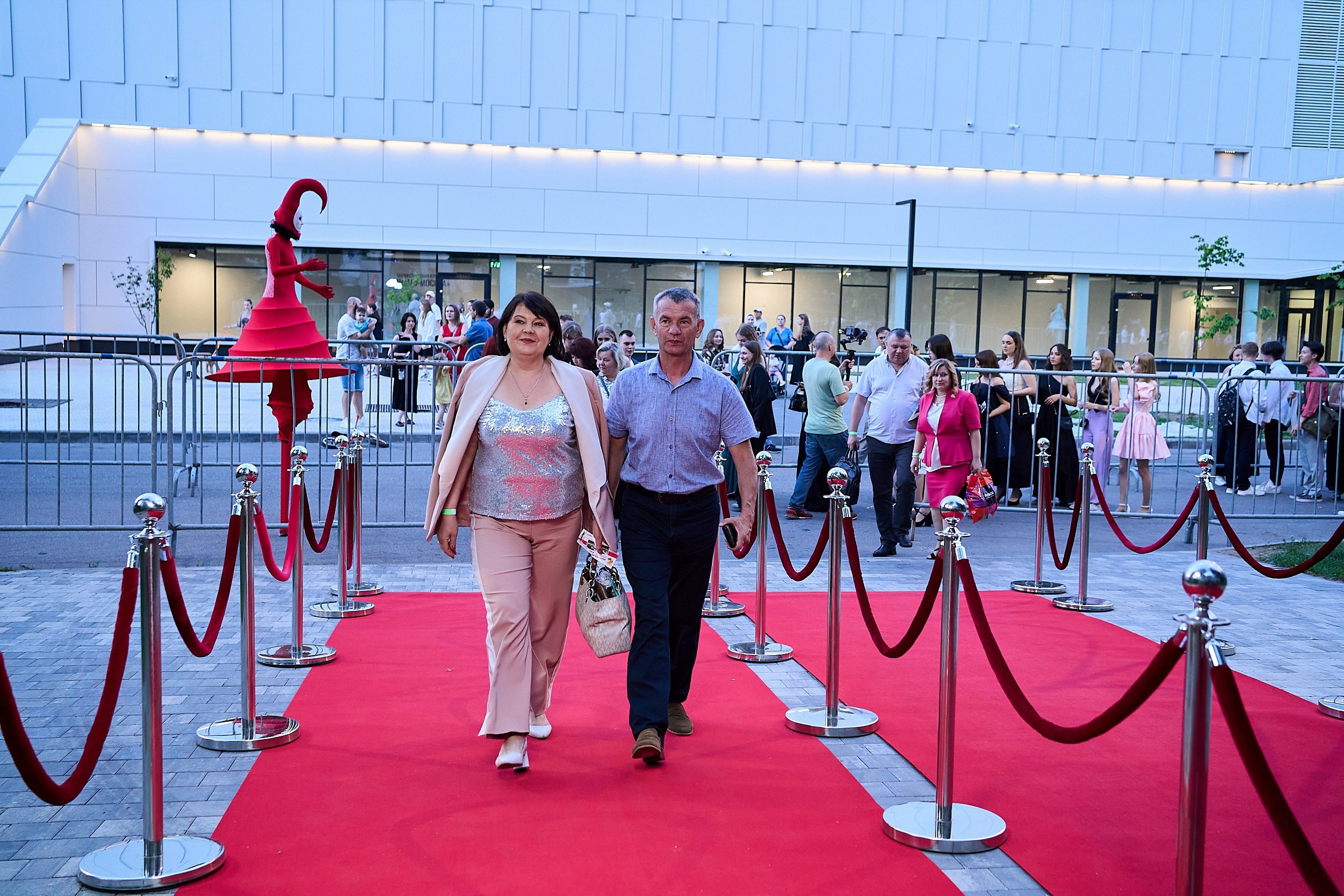 Выпускной 2024 концертный зал Академия ВТБ. Фотограф и Видеограф в Москве. Олег Корушев