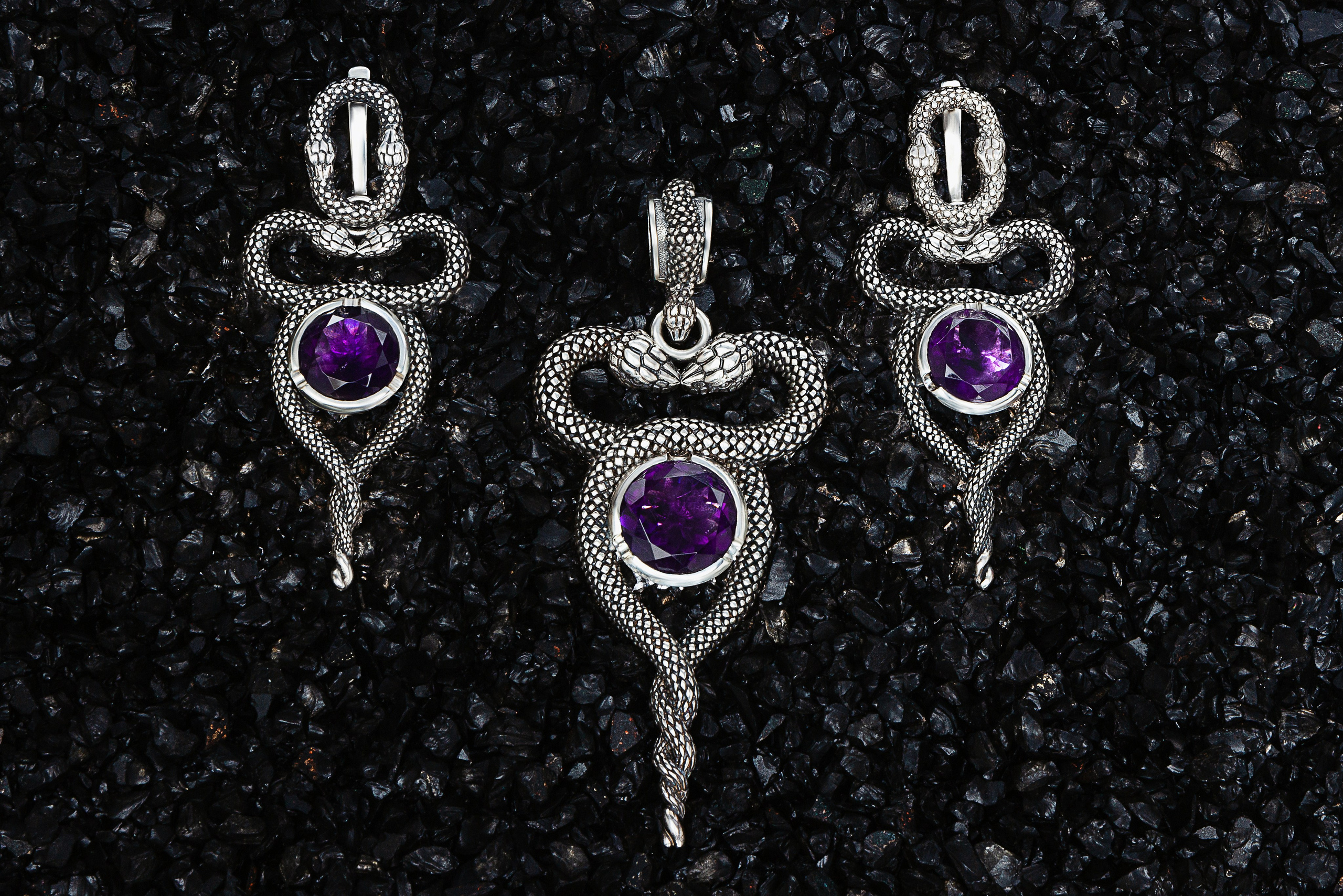 Ювелирный фотограф в Санкт-Петербурге. Предметная фотосъемка часов, украшений и других предметов роскоши. Антиквариат. Профессиональный фотограф в Санкт-Петербурге. Студийная фотография. Фотограф Сергей Пушкин. Фото для рекламы и соцсетей.  Product photographer in Saint-Petersburg, Russia. Фотосъемка товаров для соцсетей и маркетплейсов. предметная фотосъемка украшений, СПб.Фотосессия украшений в спб. Фотограф в студии в спб для украшений. Фотосессия бижутерии.