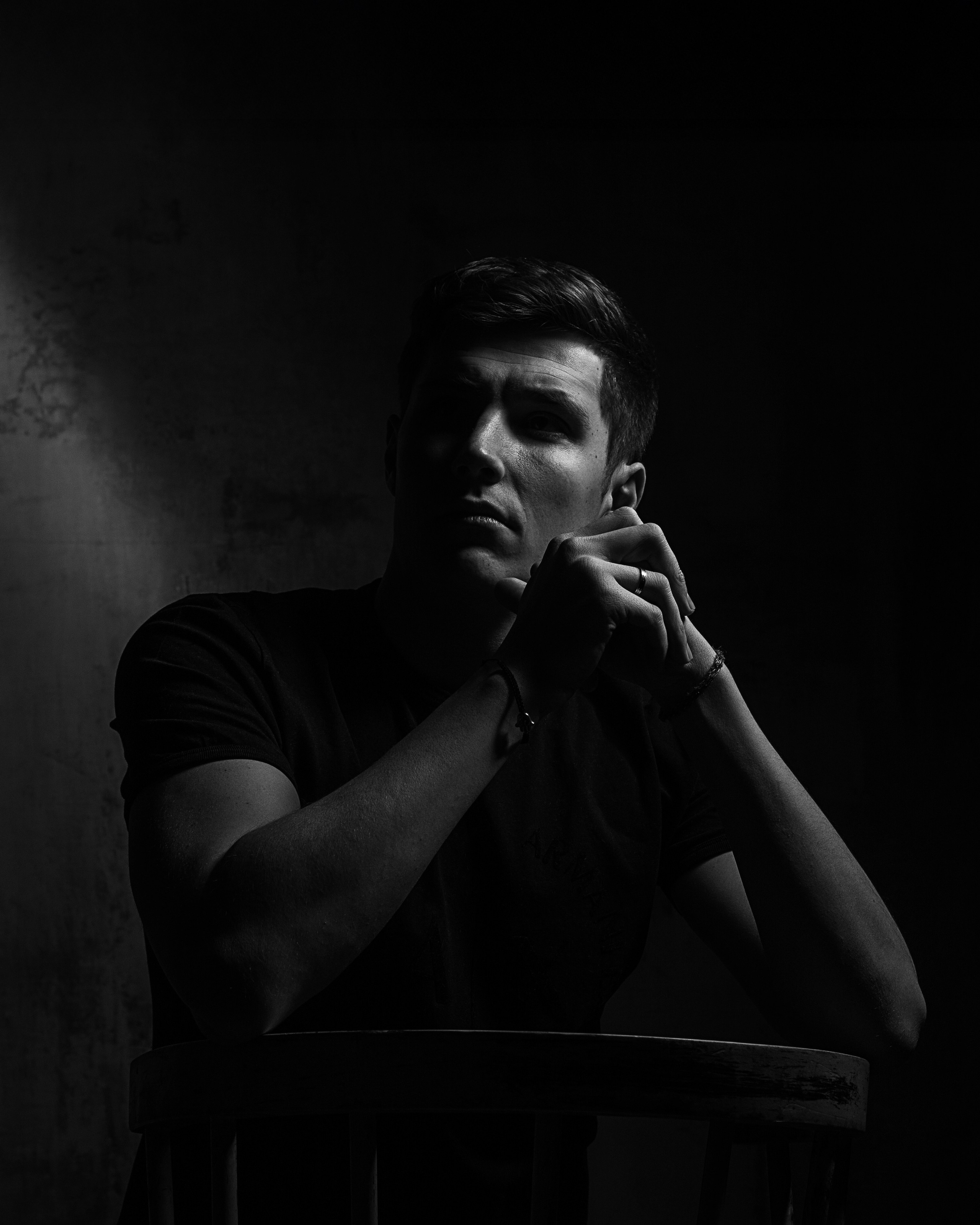 Мужской портрет. Визуальный дизайнер из Санкт-Петербурга Айси Клусова