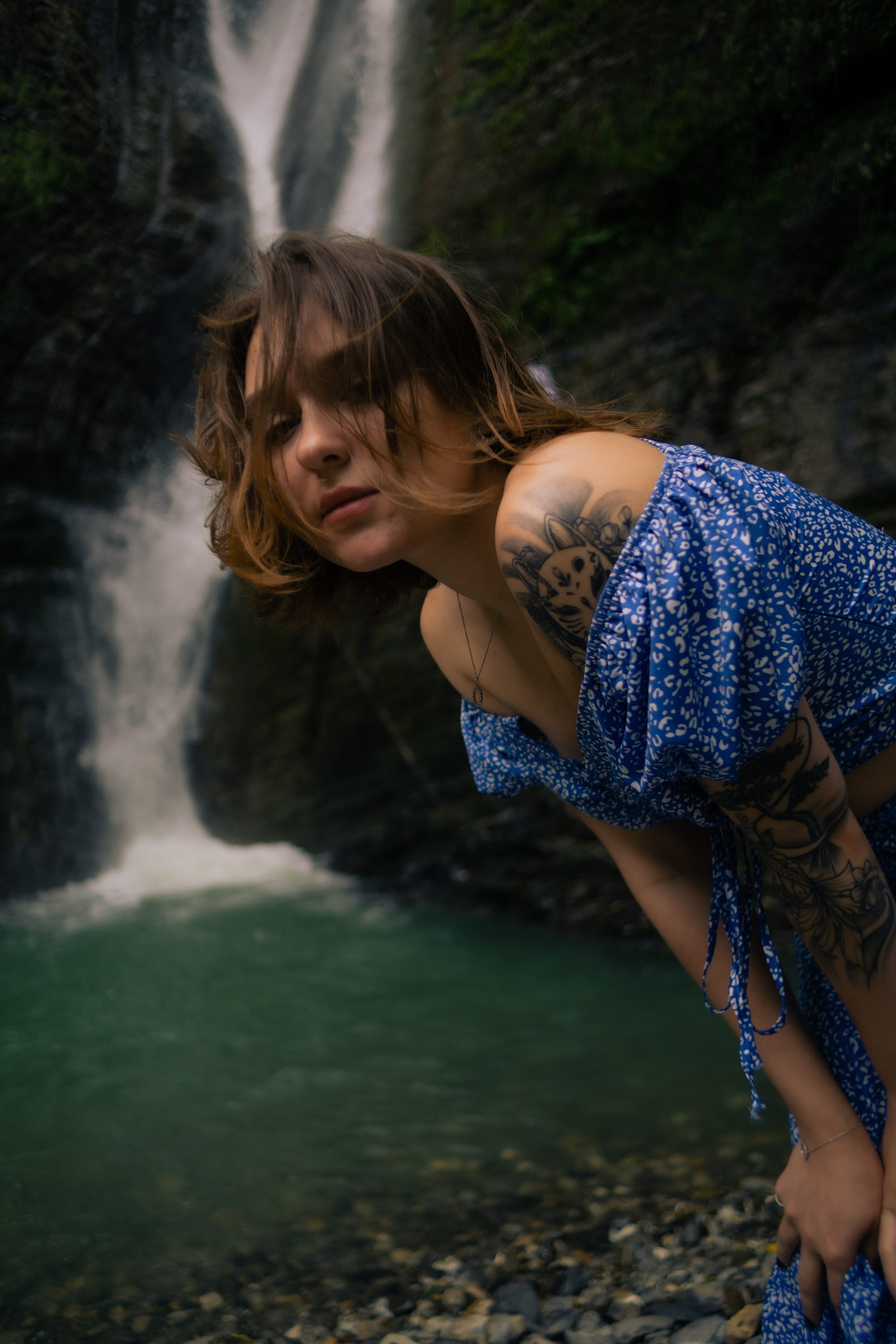 Алина на водопаде. Главная