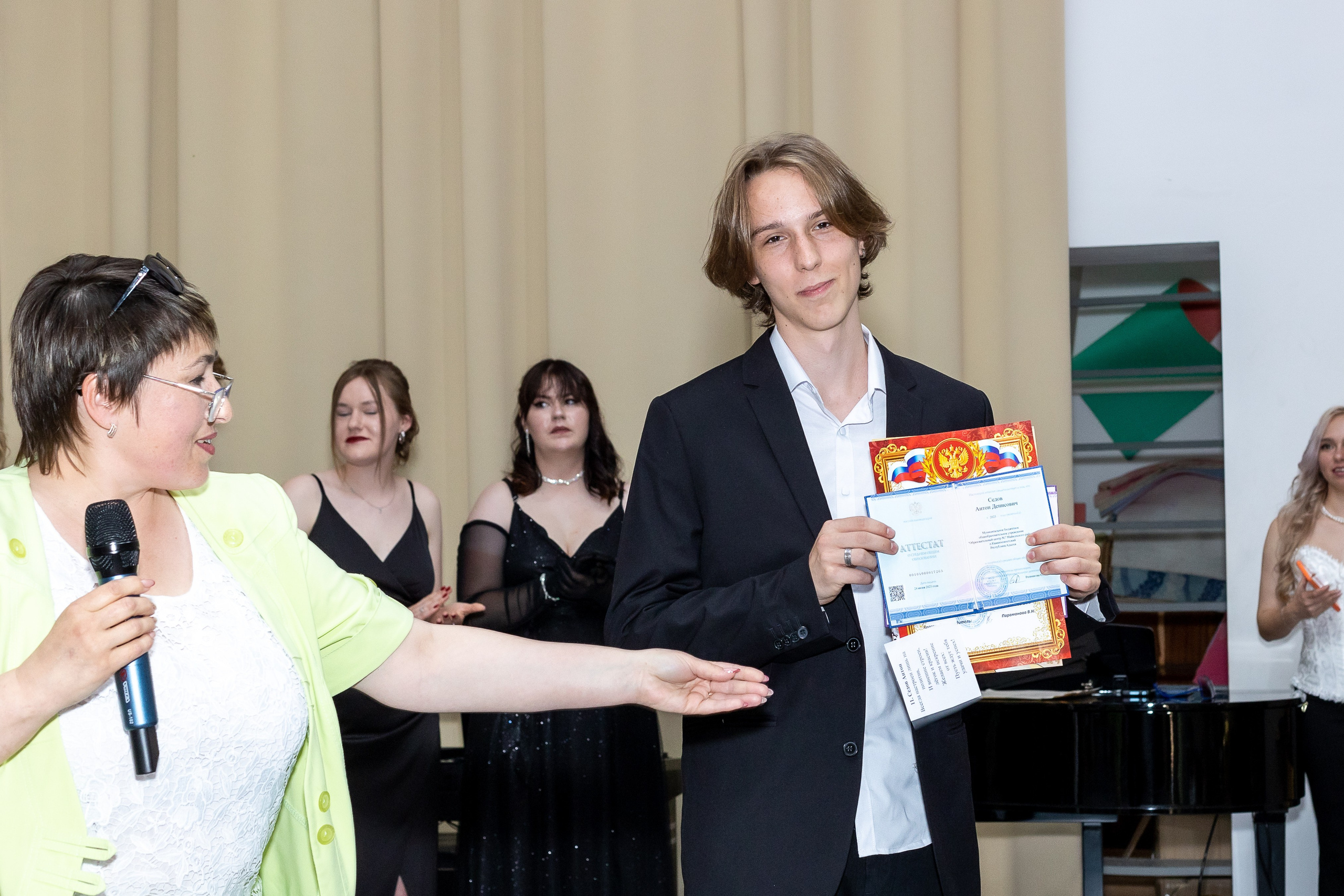 Вручение аттестата 2025. Выпускные альбомы Майкоп, Краснодар Елена Золотарева