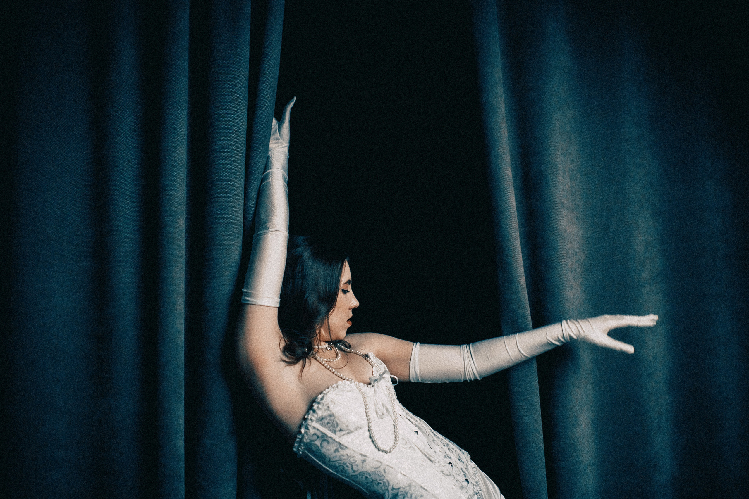 Танцуй. Сюрреализм. Чувственность. Арт-фотограф Крис Л. в Тобольске: портрет, семейные, свадьбы