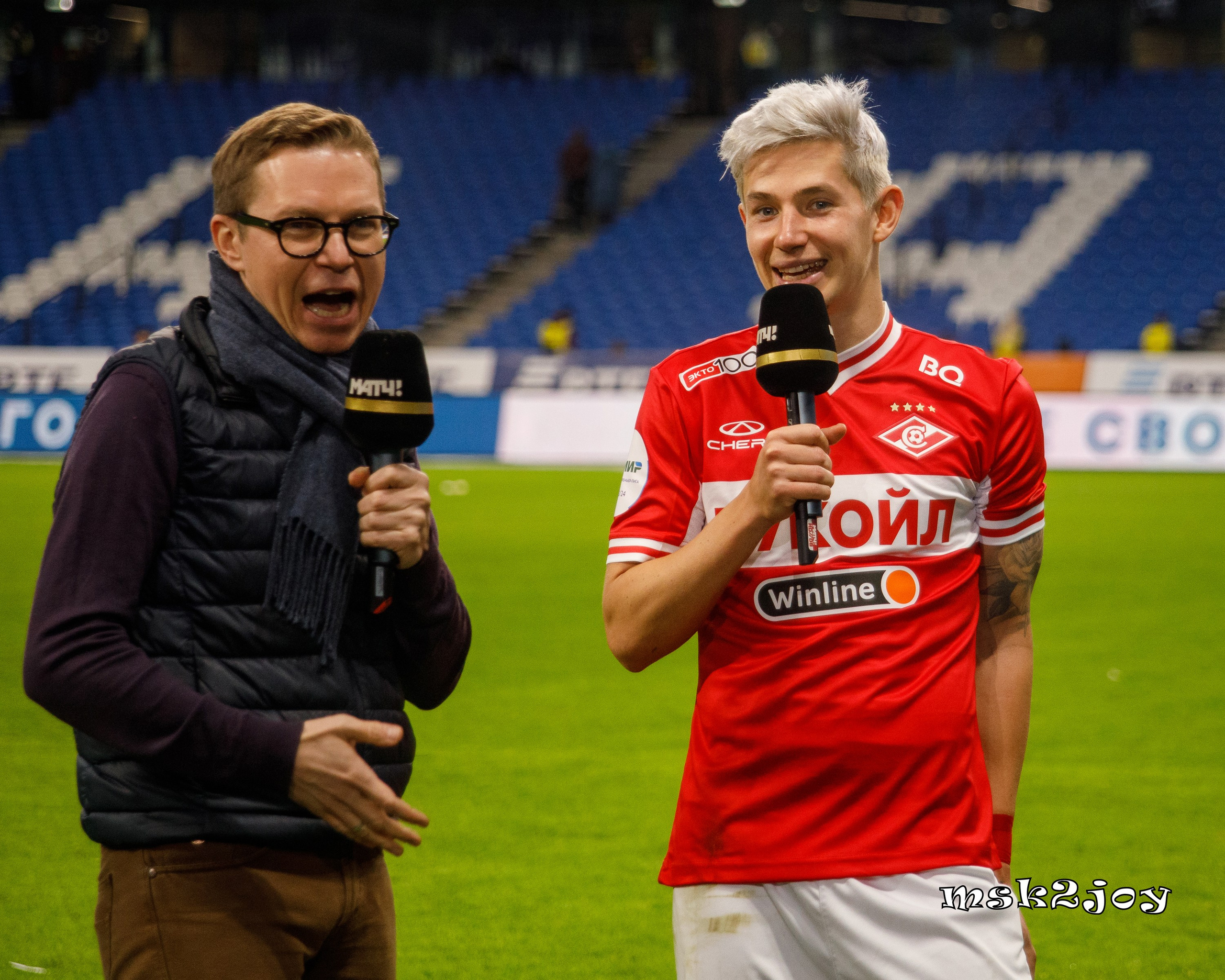 Ведущий и комментатор Матч ТВ Тимур Журавель и полузащитник футбольного клуба Спартак Москва Антон Зиньковский после матча с Динамо. Фотограф - Михаил Тоцкий.