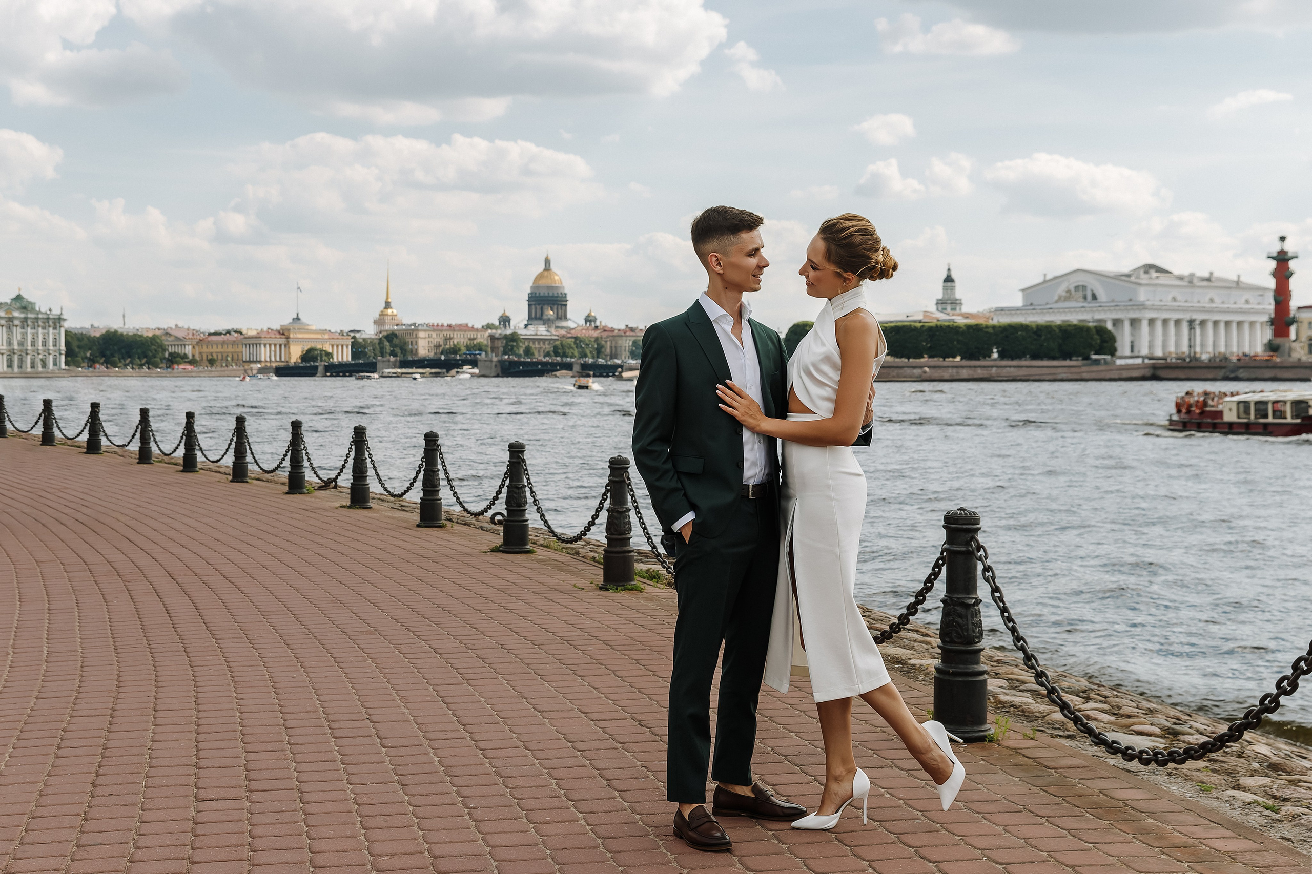 Оля и Андрей — свадебная фотосессия на катере. Свадебный и портретный фотограф в Санкт-Петербурге Анна Демьянова